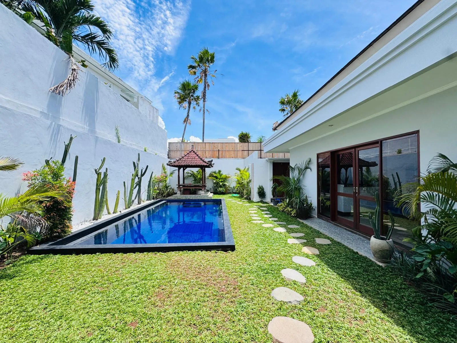 2-BEDROOMS VILLA IN BERAWA FOR YEARLY RENT