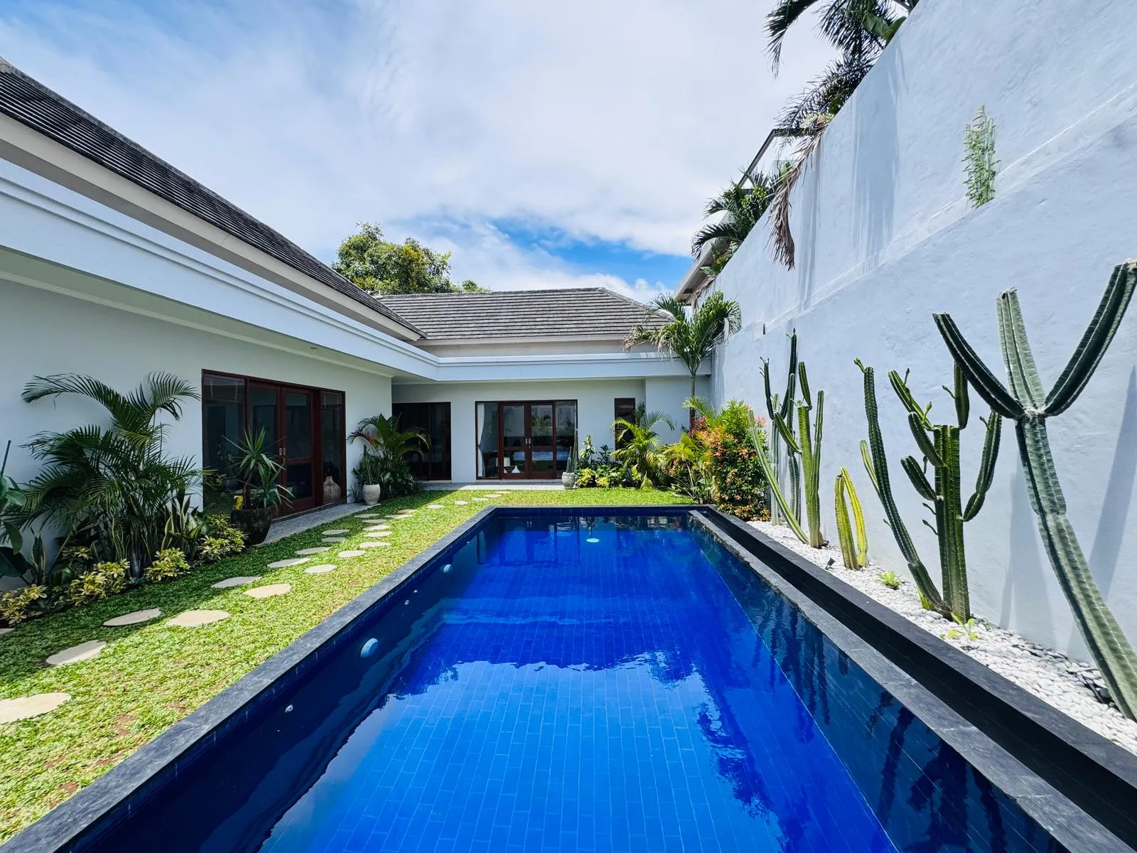 2-BEDROOMS VILLA IN BERAWA FOR YEARLY RENT — image 3