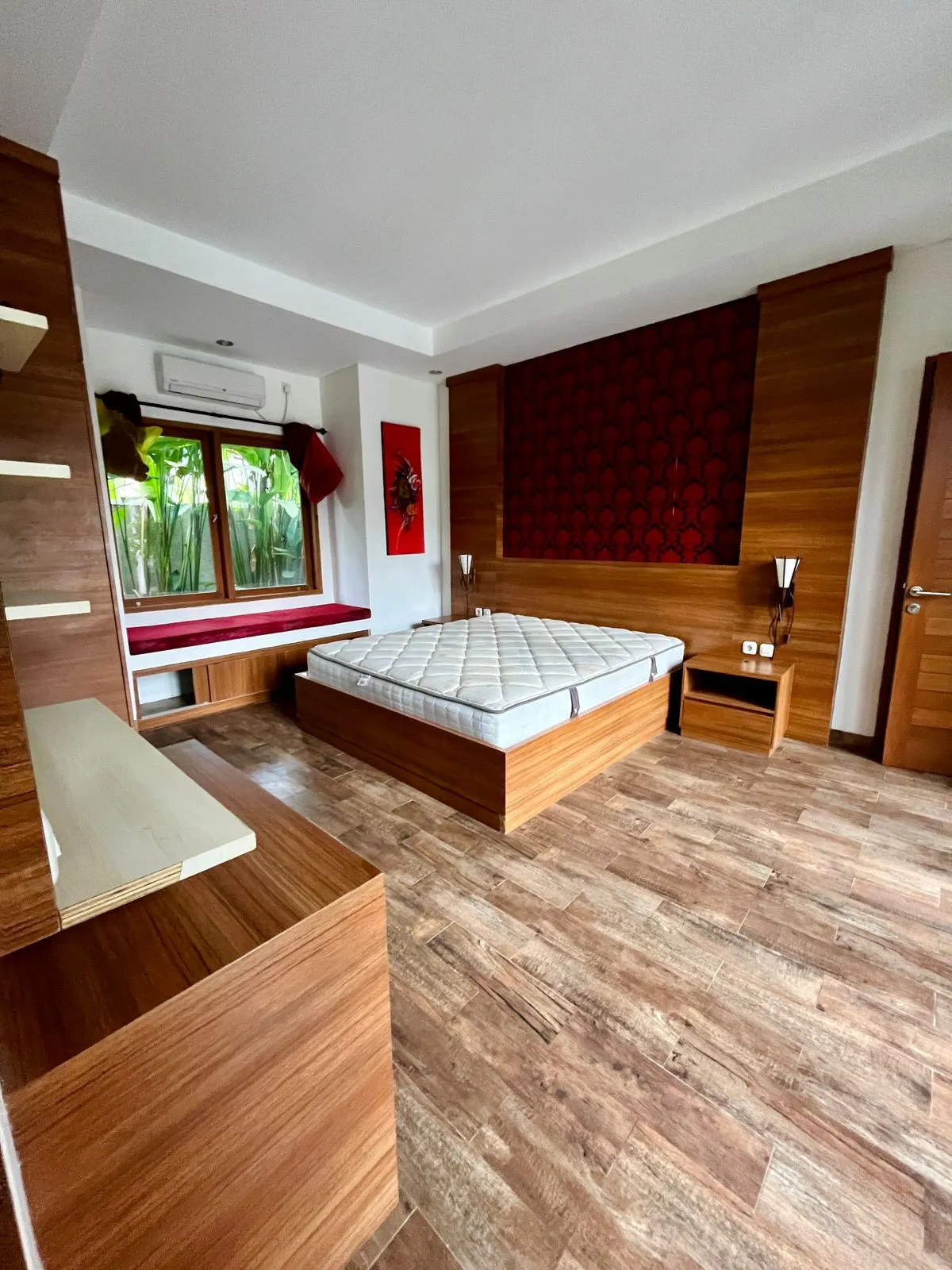 Spacious & Homey 3BR Family Villa in Quiet Padonan | Private Pool — image 4
