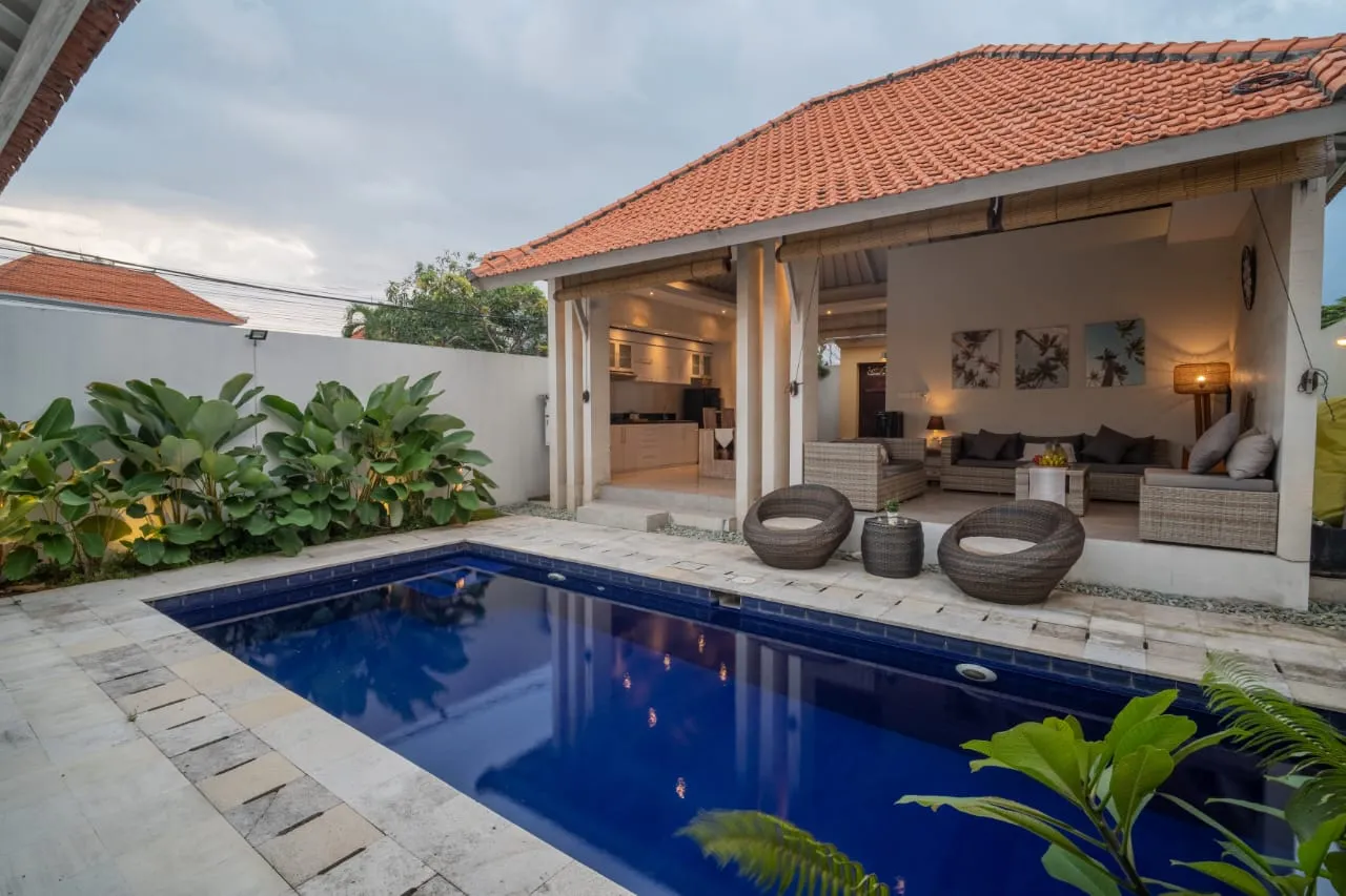 Serene Bumbak Villa with Private Pool | 5 mins to Canggu — image 3