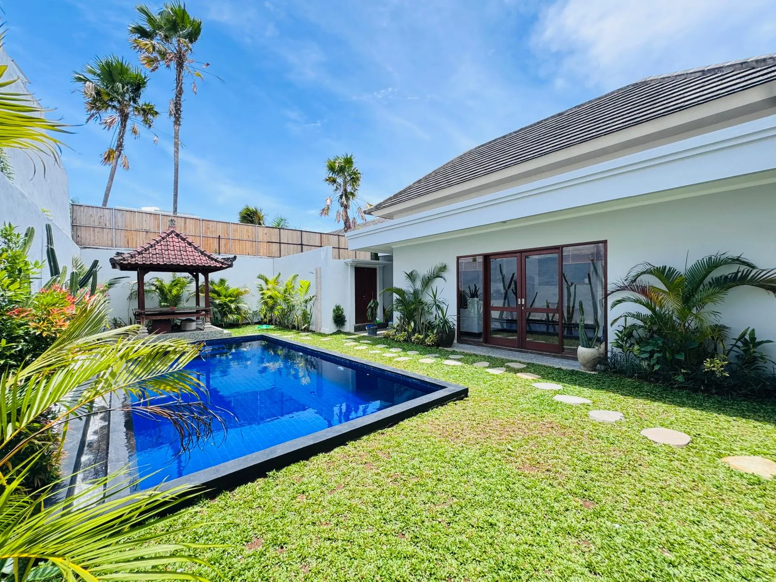 Villa Kayu Putih - 2 BEDROOM VILLA IN CENTRAL BERAWA — image 2