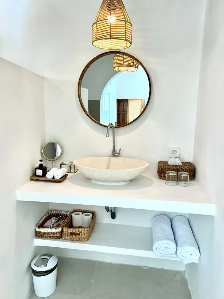 Fully Furnished 2-Bedroom Modern Villa in Padonan Canggu — image 1