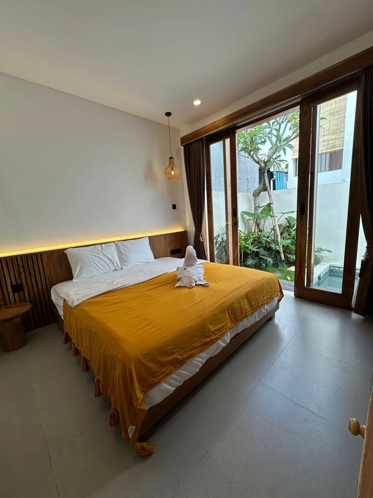 RS - FOR RENT VILLA MINIMALISH BUDUK RICE FIELDS VIEW — image 3