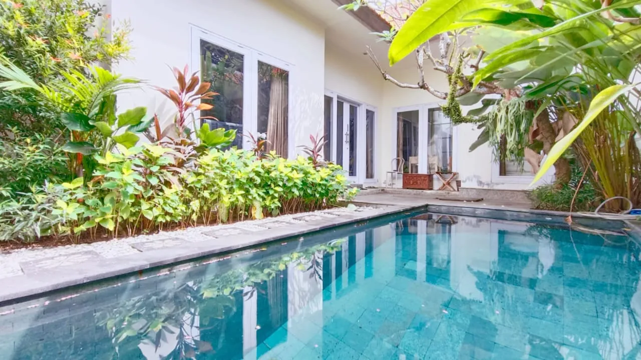 VC 218- FOR RENT CONTEMPORARY STYLE VILLA AT KEROBOKAN