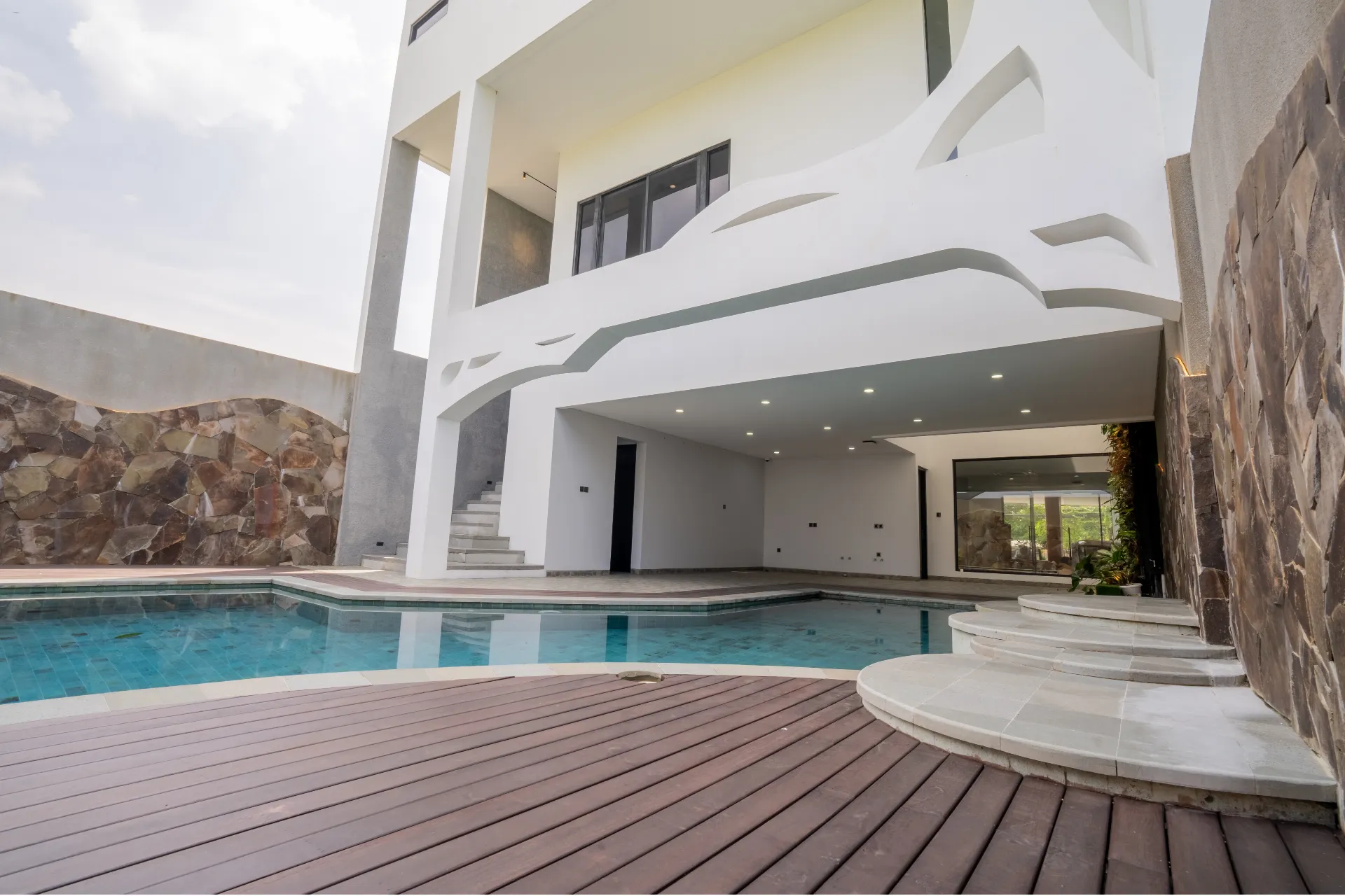 Penthouse x Office | 4 Bedrooms and 7 Bathrooms — image 3