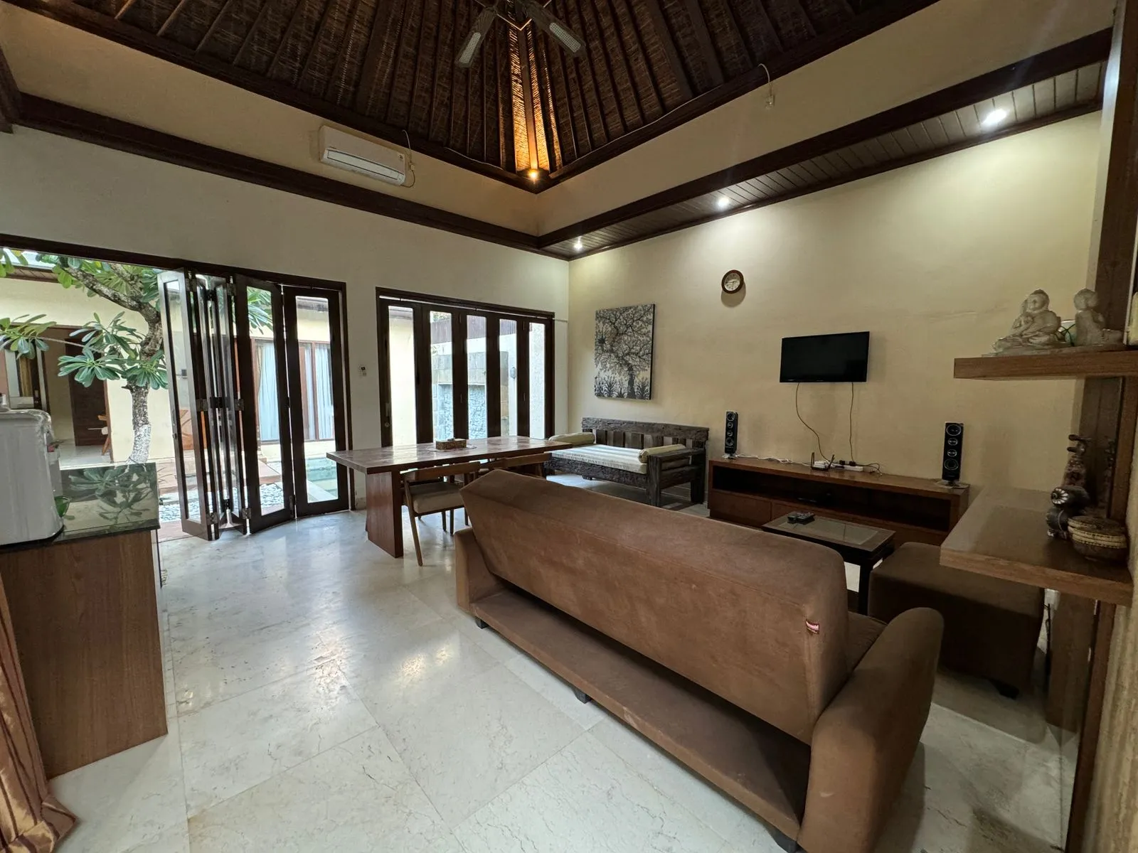 For rent 2 bedrooms villa located in Kerobokan available for monthly rental — image 4