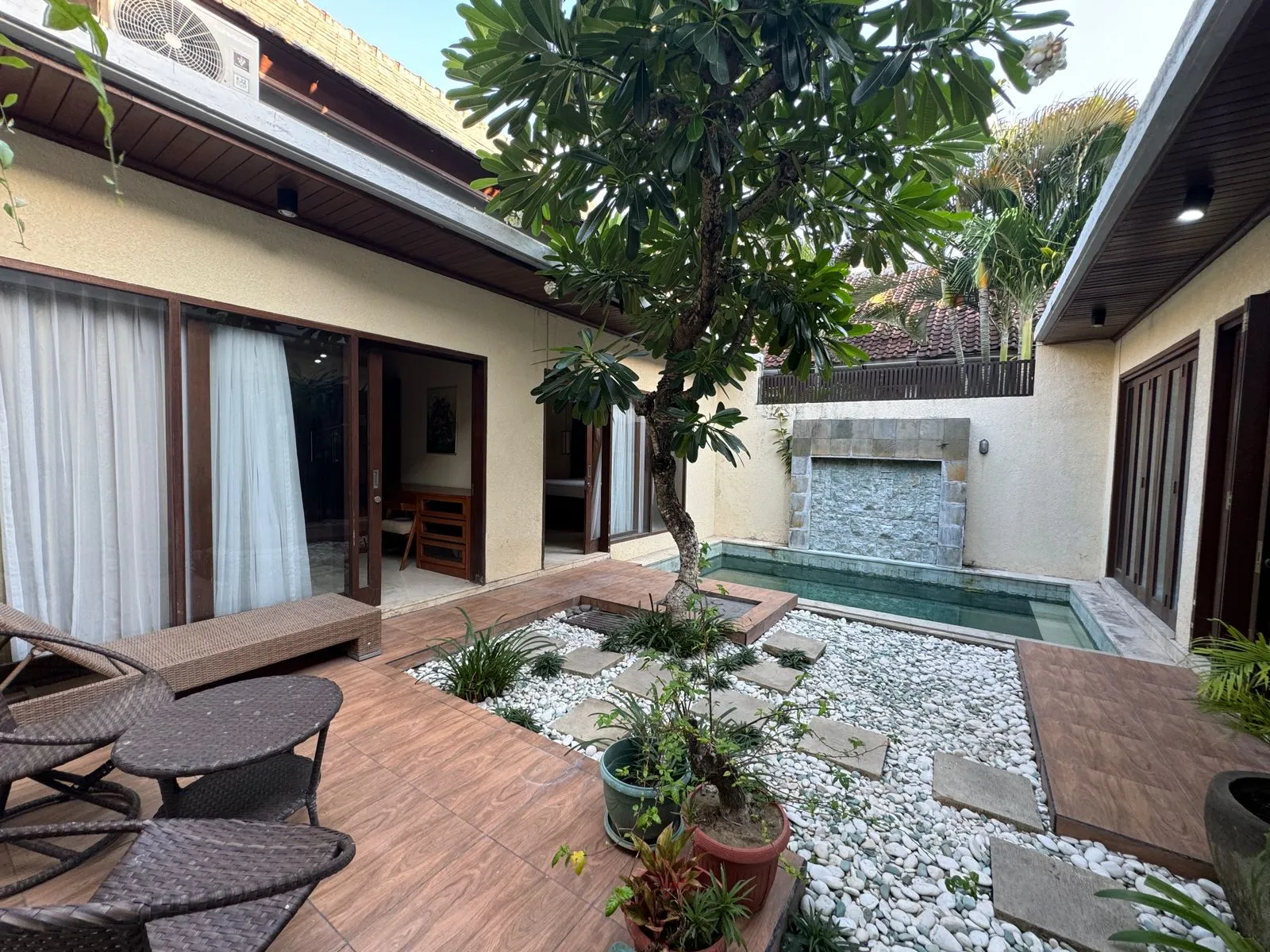 For rent 2 bedrooms villa located in Kerobokan available for monthly rental