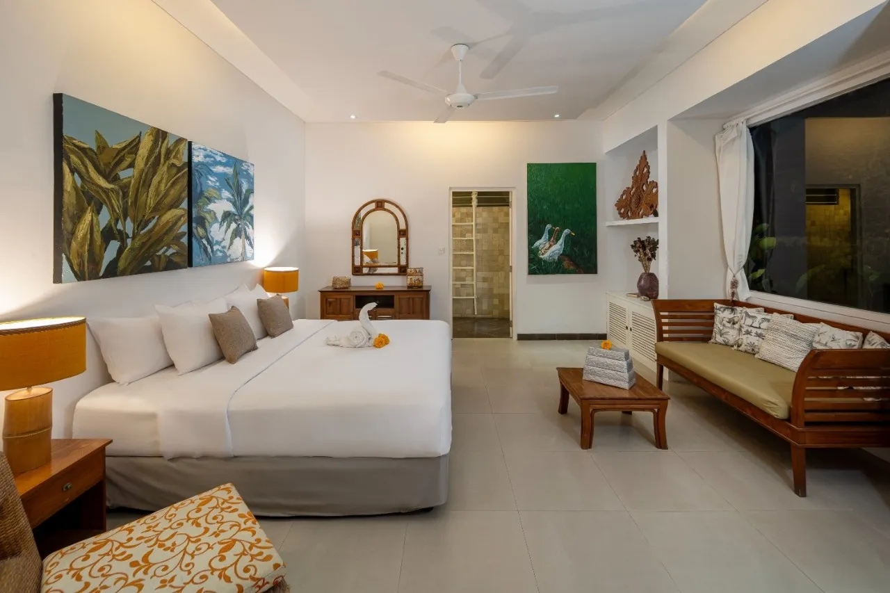 TROPICAL OASIS FOR FAMILIES IN SEMINYAK - 4 BEDROOMS WITH KING SIZE BEDS