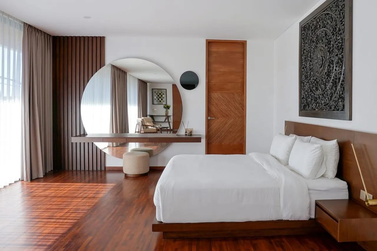 2-Bedroom Villa with Jacuzzi and Modern Tropical Design in Pererenan — image 3