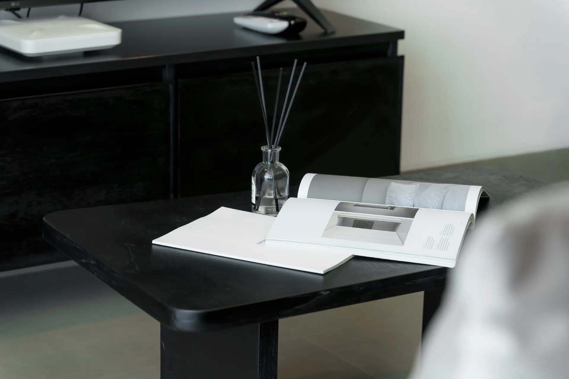 Sunny Bloom Urban - Designer 1BR Canggu | Pool & Work-Hub Access — image 3