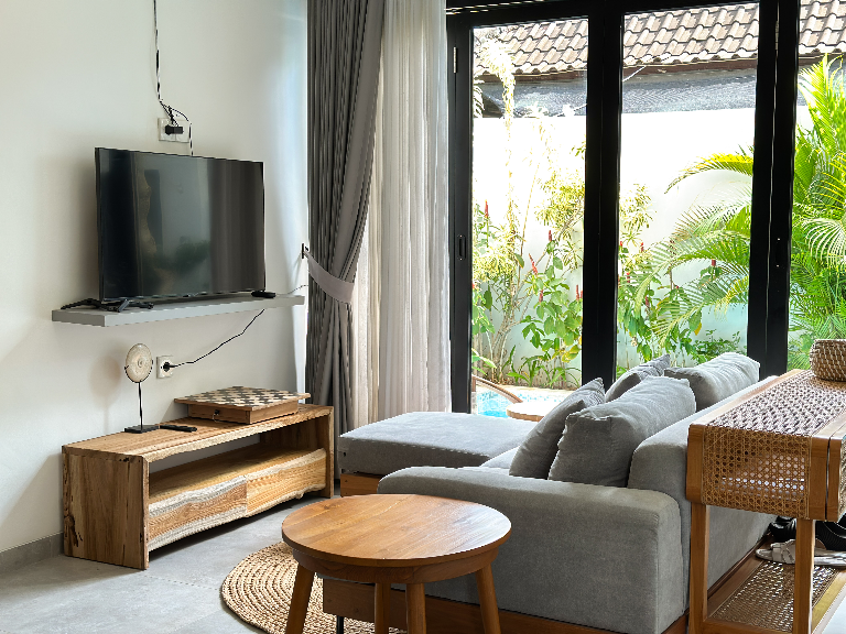 1-Bed 2-Bath Private Villa in Pererenan Walking Distance to Great Coffee Shops! — image 2