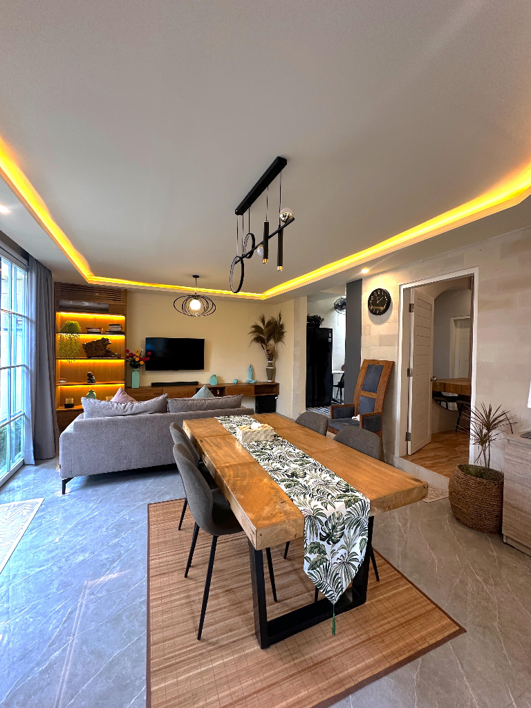 1-Bed + Office 1-Bath Private House in Umalas Kerobokan Available for Long Term! — image 1