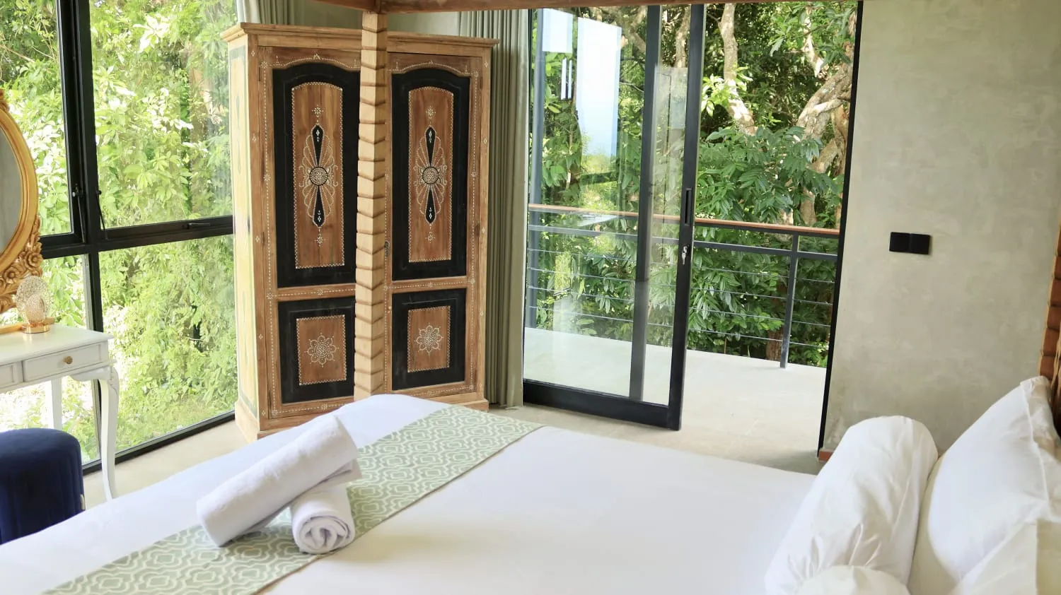 Rustic Tropical 2BR Townhouse w/ Ocean & Sunset Views — image 3