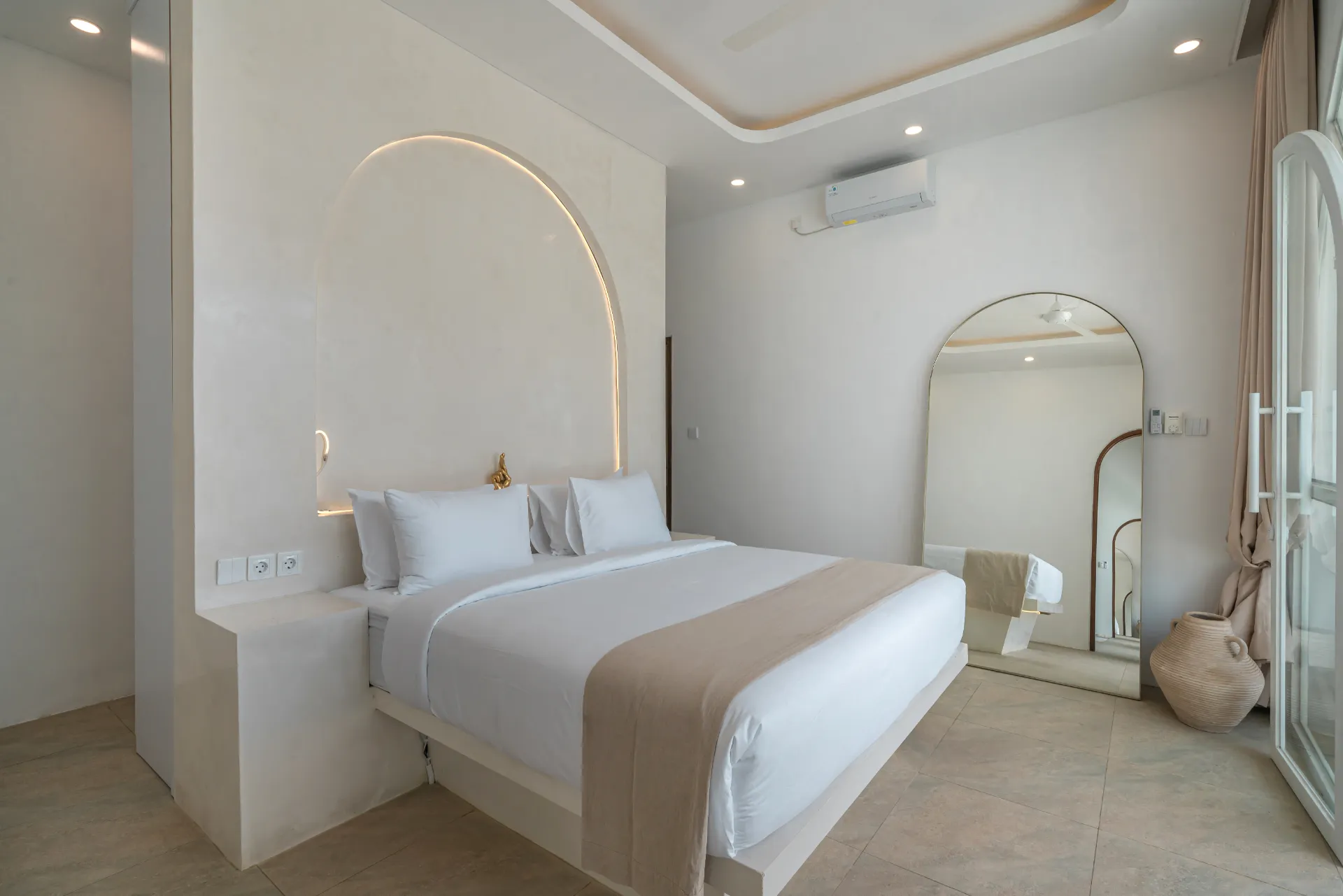 Villa Harmony - Aesthetically Pleasing 2BR Villa - Next to Beach — image 4