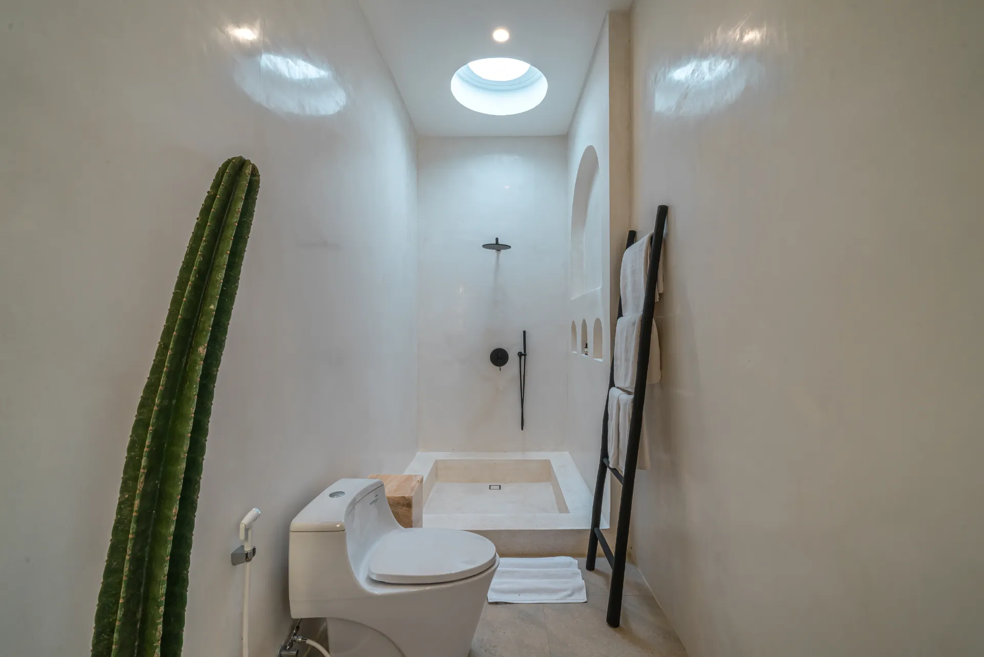 Villa Harmony - Aesthetically Pleasing 2BR Villa - Next to Beach — image 2