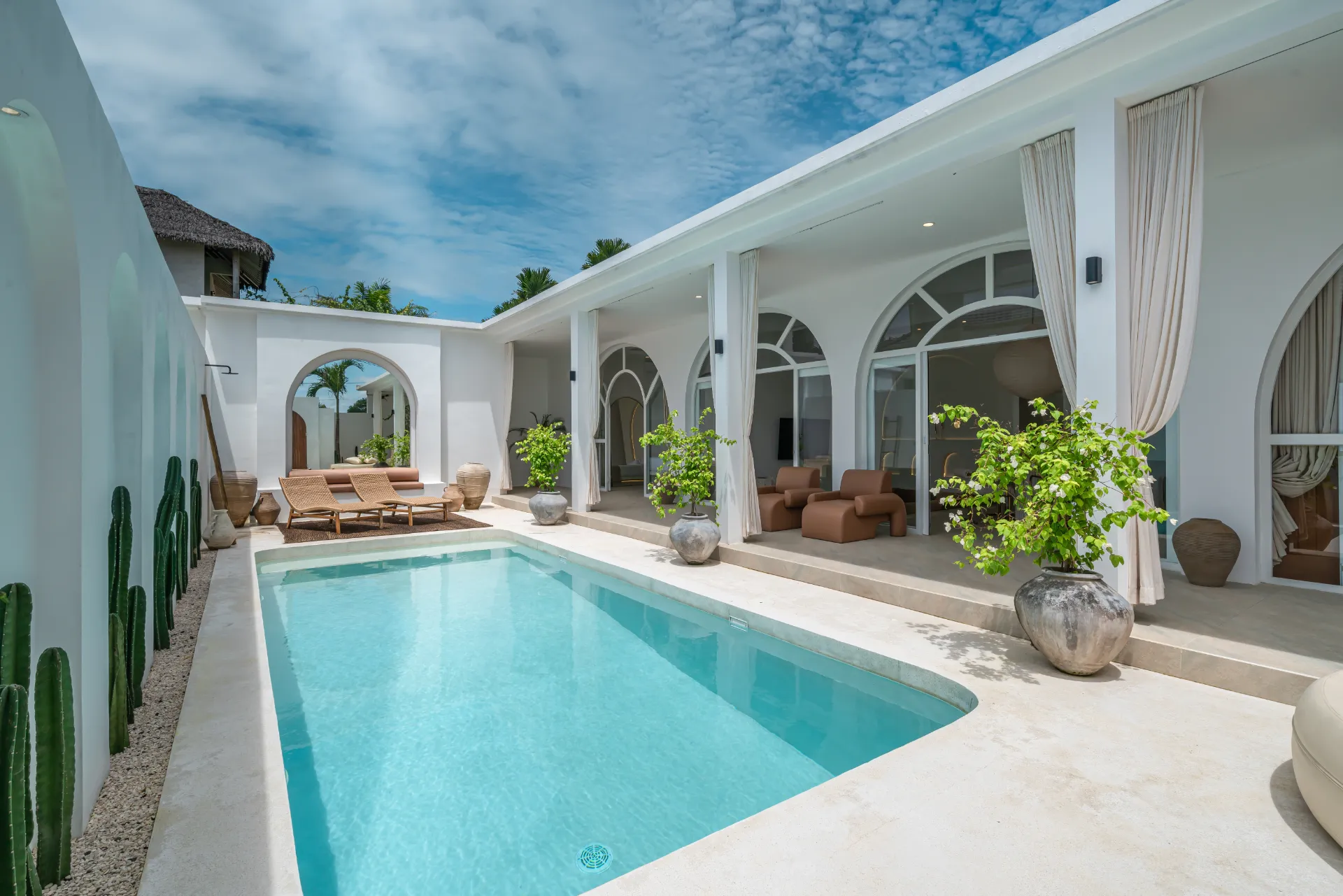 Villa Harmony - Aesthetically Pleasing 2BR Villa - Next to Beach — image 1