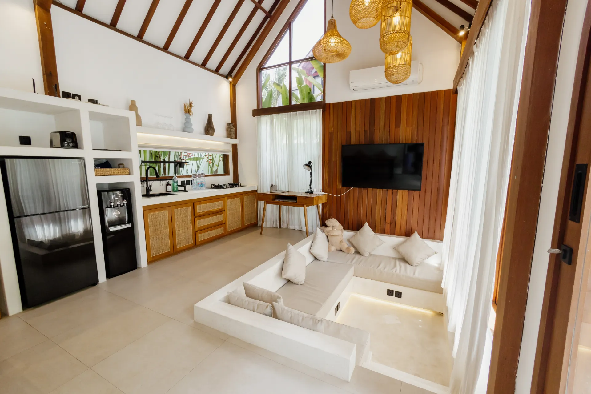 1-Bedroom Villa with Modern Single-Level Design in Cepaka — image 2