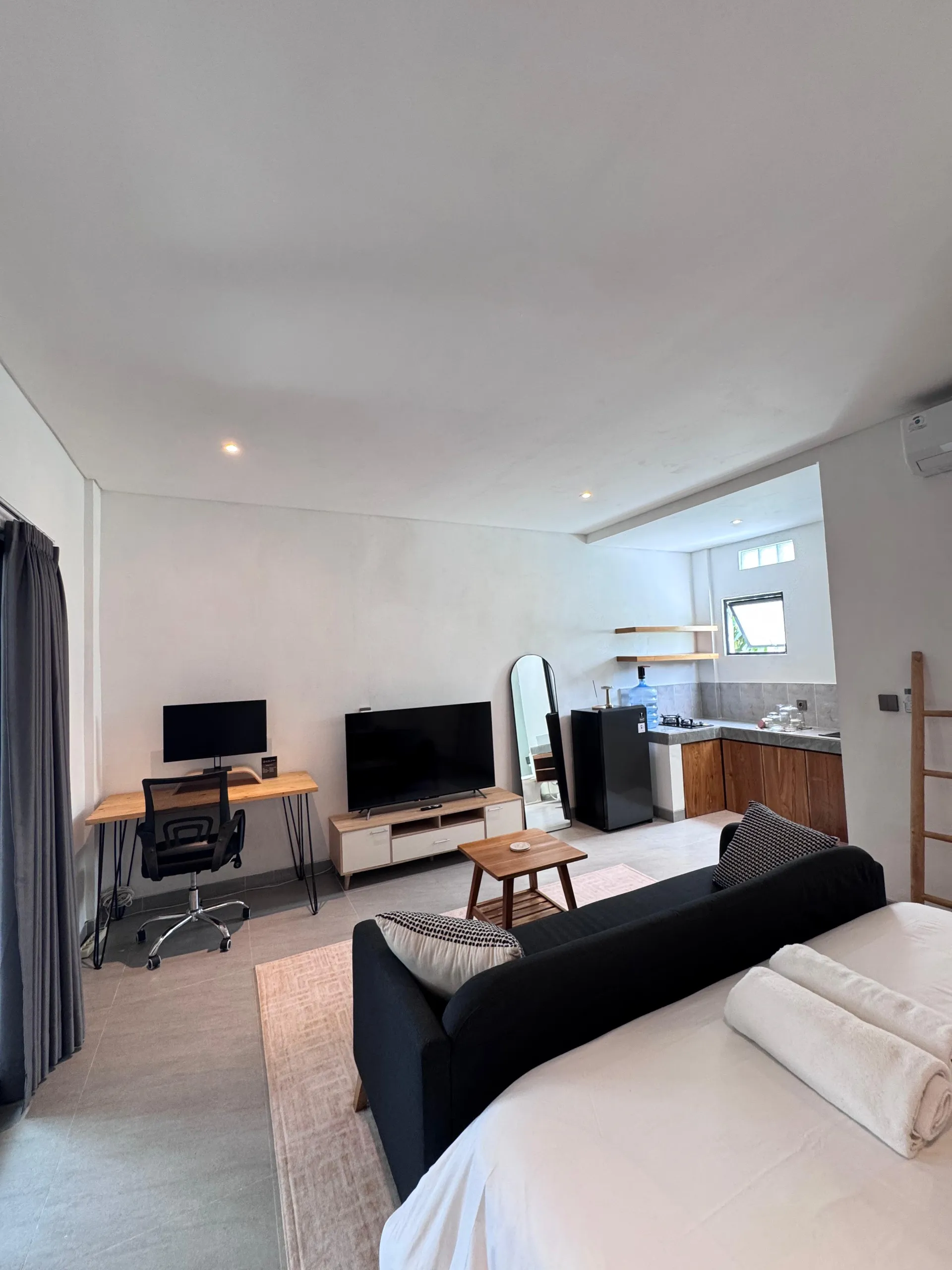 A studio guesthouse at Umalas bumbak with private kitchen