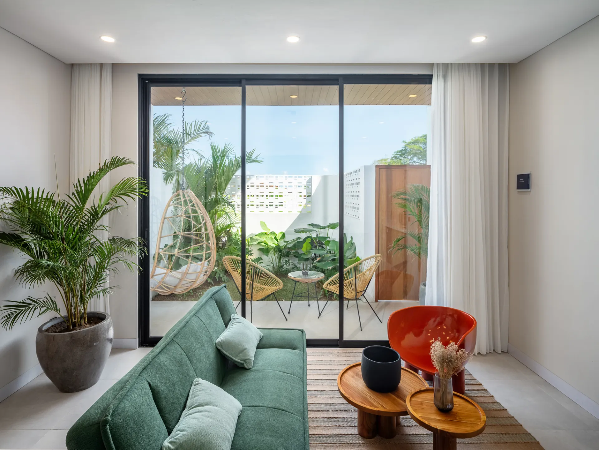 Seseh Living - Stylish Seseh Apartment with Relaxing Pool Access