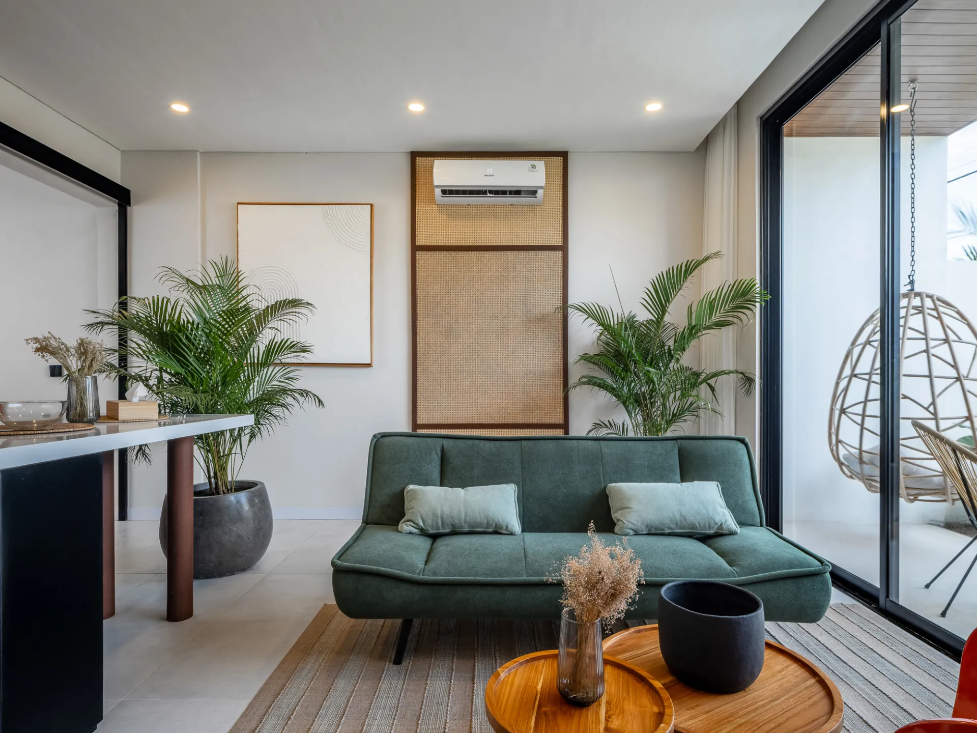 Seseh Living - Stylish Seseh Apartment with Relaxing Pool Access — image 3