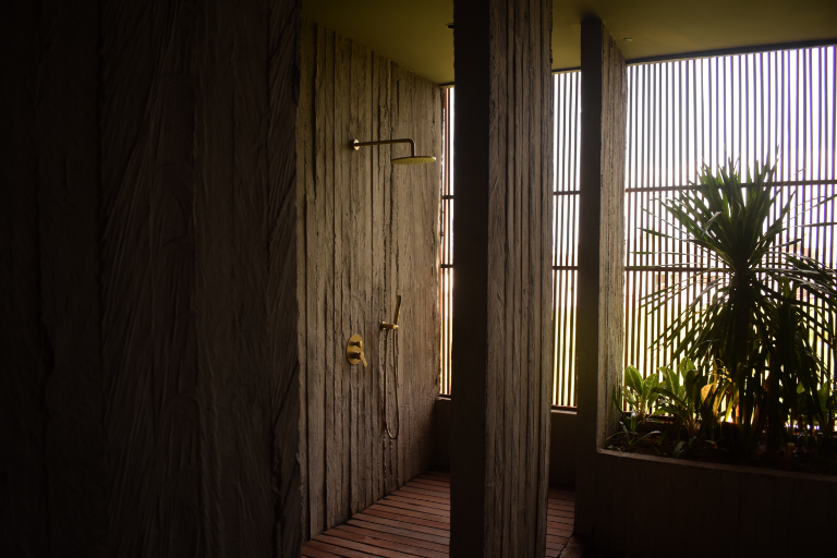 Designer villa by the ocean in Cemagi — image 1