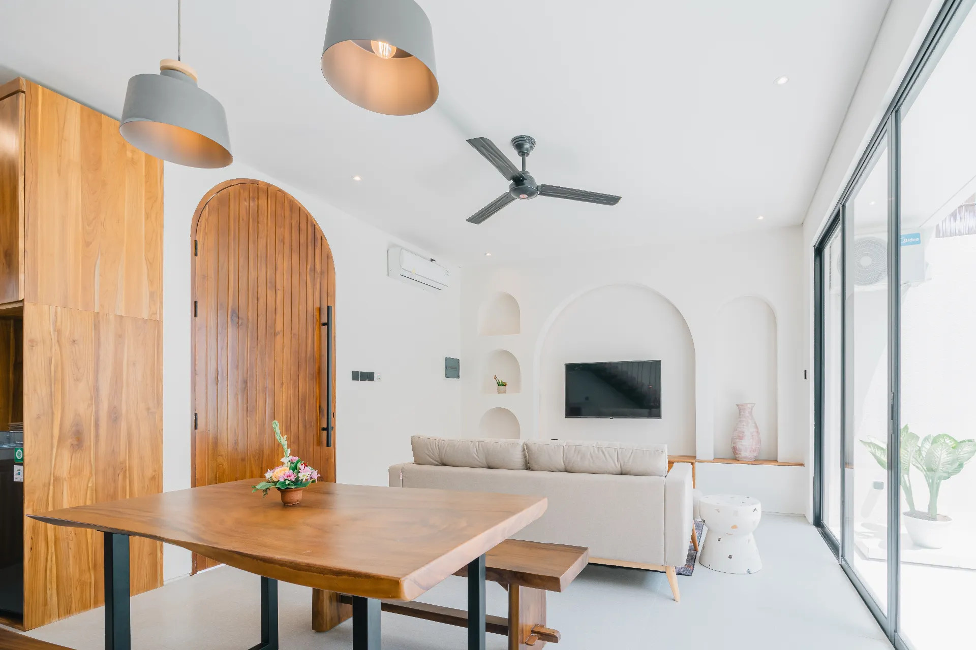 2 BEDROOM MODERN VILLA IN PERERENAN - ADE471 C — image 2