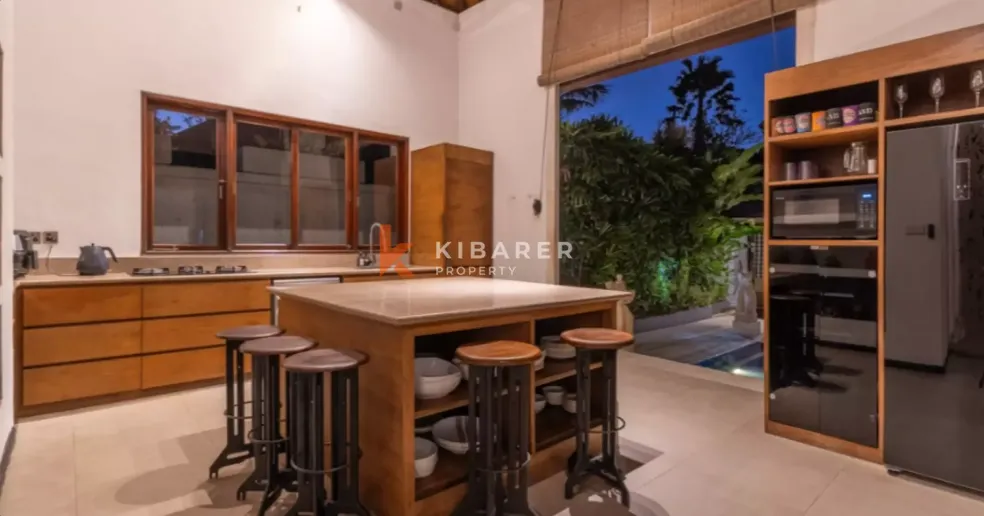 Tropical Hideaway - Expansive 5BR Villa in Seminyak's Golden Triangle YRV4549 — image 3