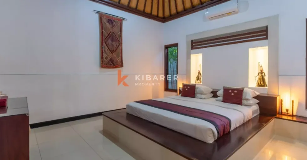Tropical Hideaway - Expansive 5BR Villa in Seminyak's Golden Triangle YRV4549 — image 2