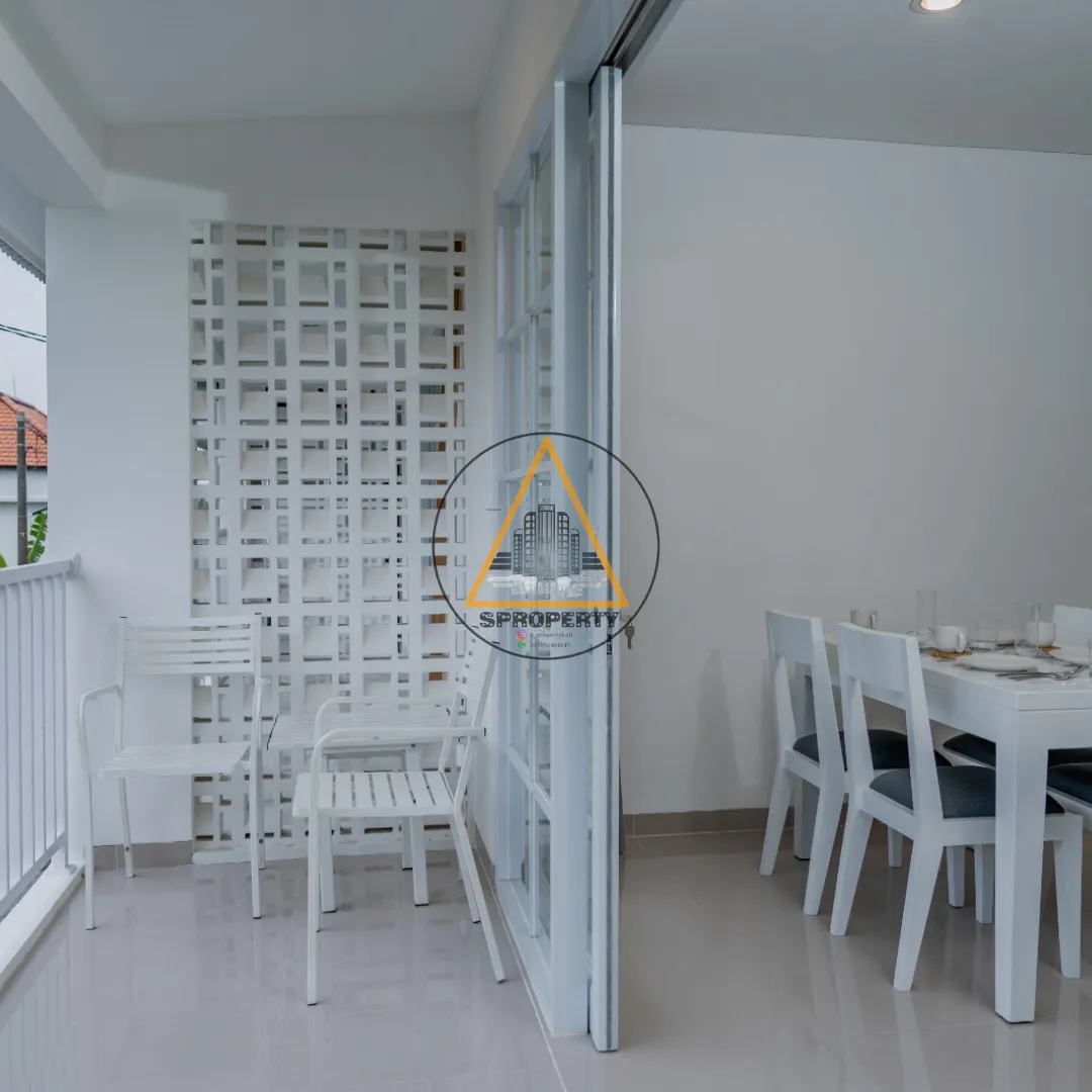 Modern Minimalist Villa in Complex One Gate System Pererenan — image 2