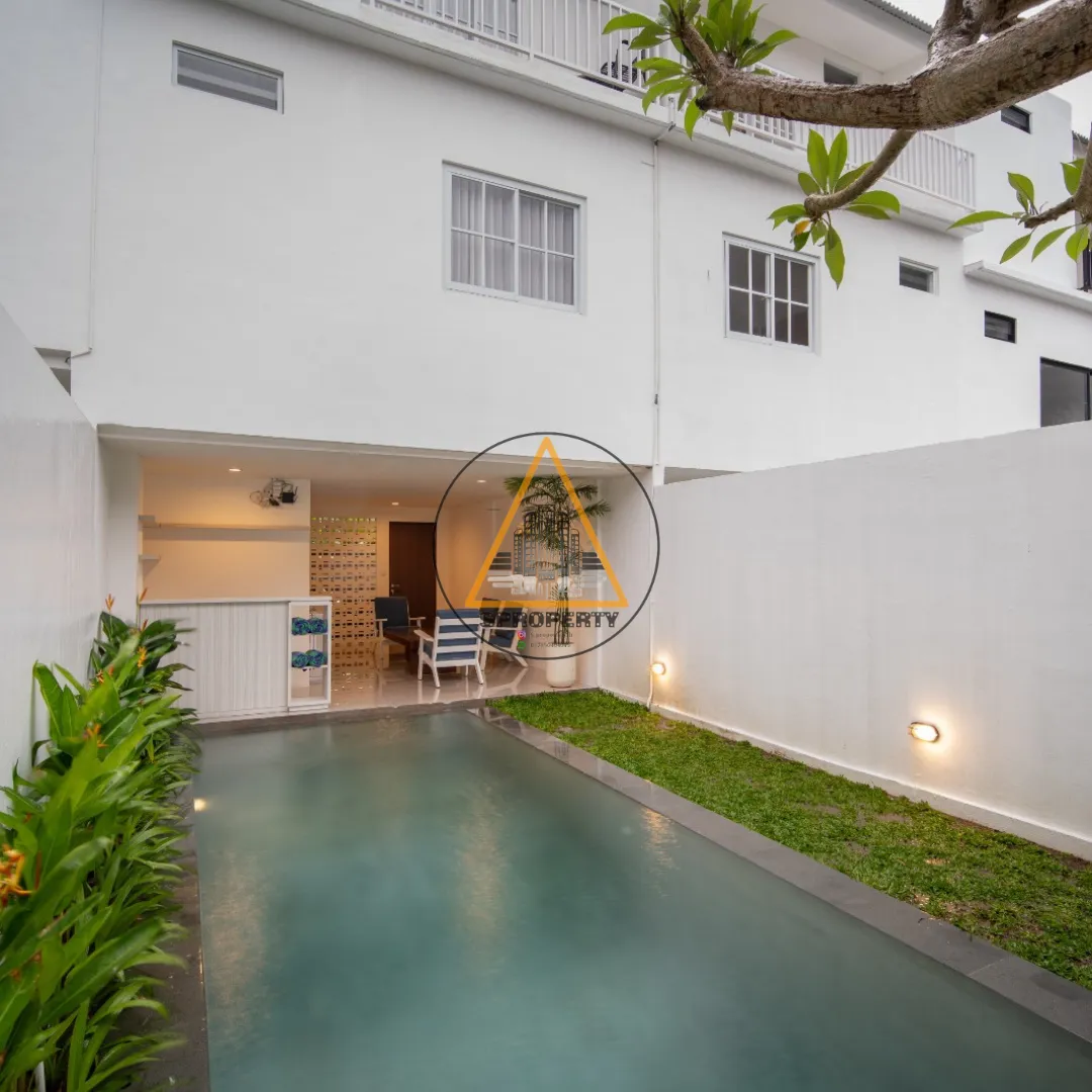 Modern Minimalist Villa in Complex One Gate System Pererenan — image 1
