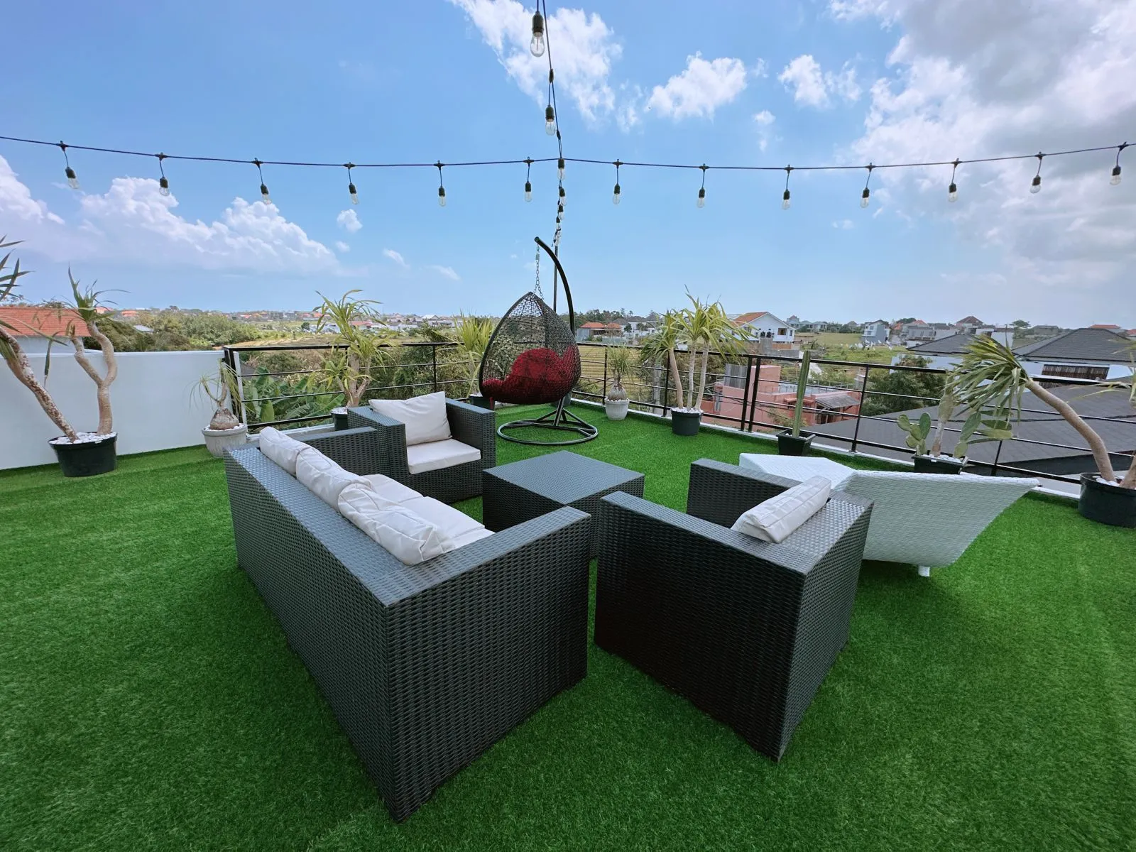 3BR Villa Berawa with Rooftop — image 1