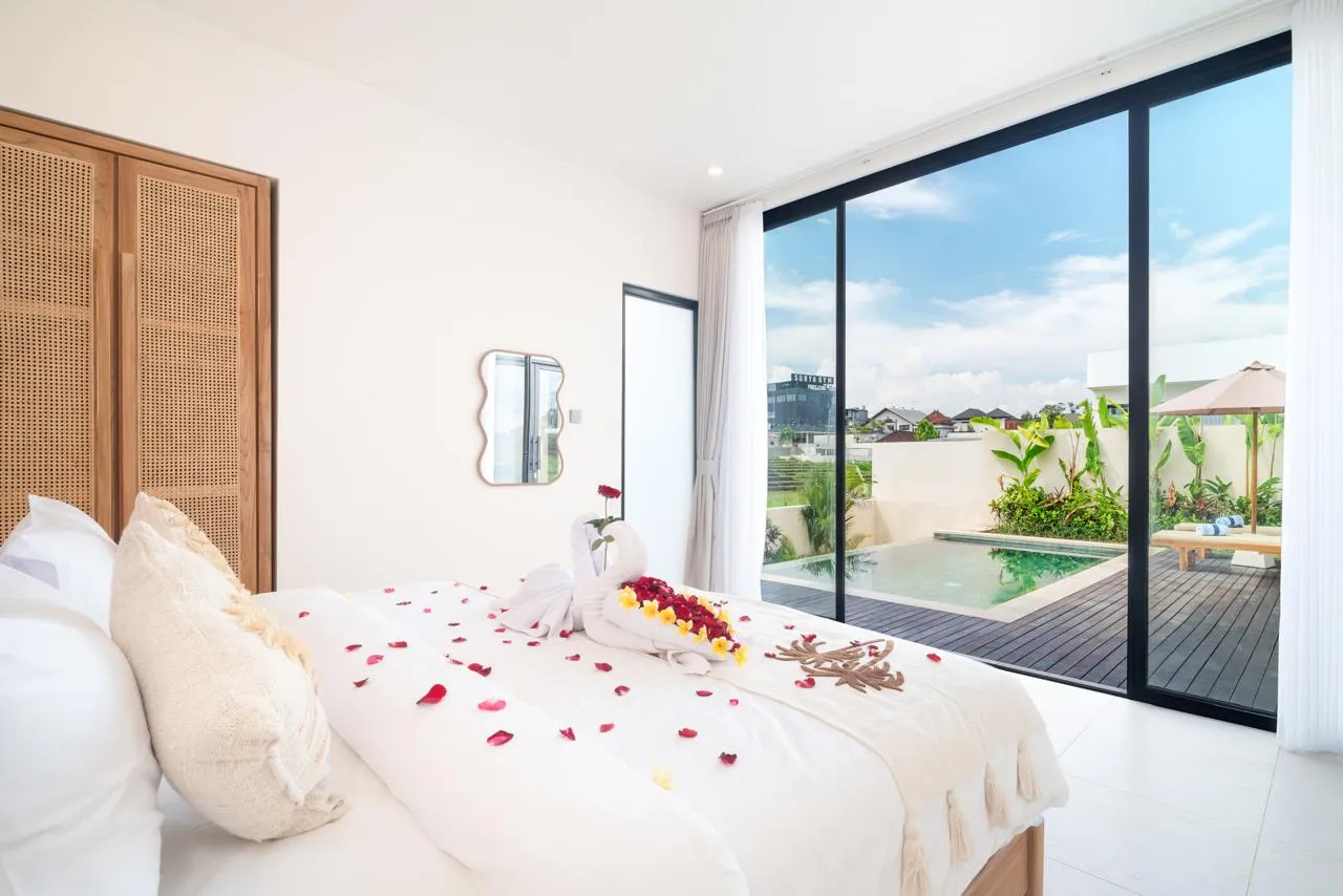 2BR Modern Villa Walking distance to Obsidian Fitness Pererenan — image 2