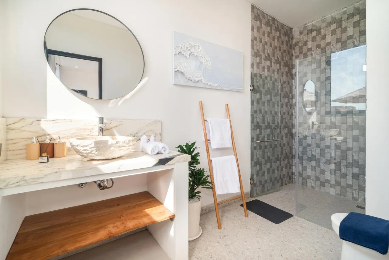 2BR Modern Villa Walking distance to Obsidian Fitness Pererenan — image 3