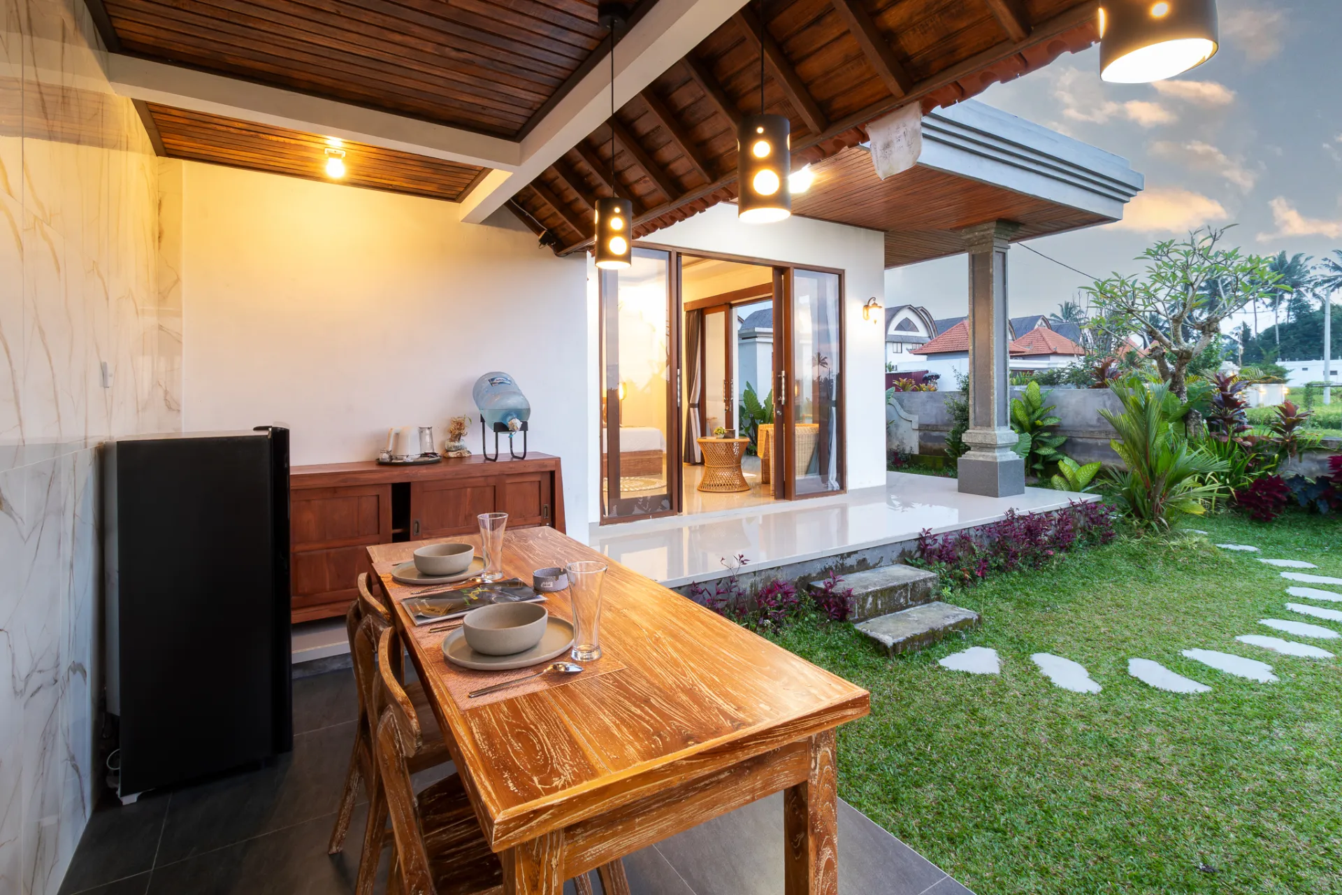 House with spacious backyard and ricefield view — image 4