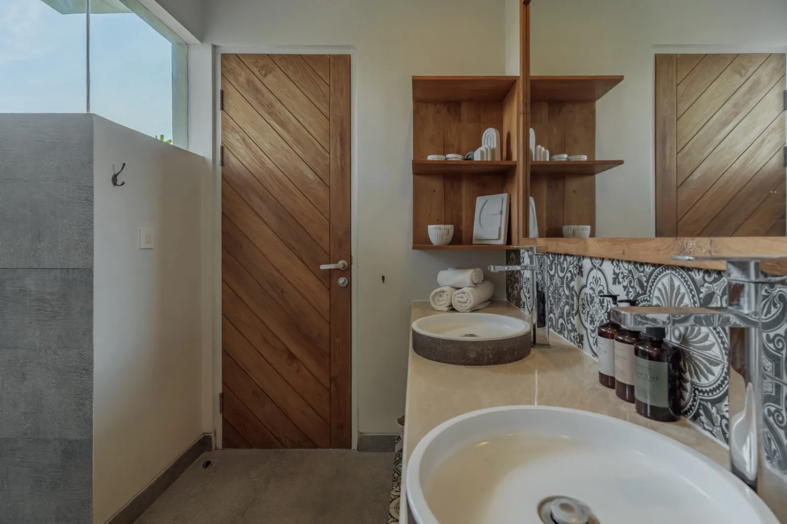 Villa For Rent 4 Bed In Berawa Tibubeneng Bali EK-3828 — image 3