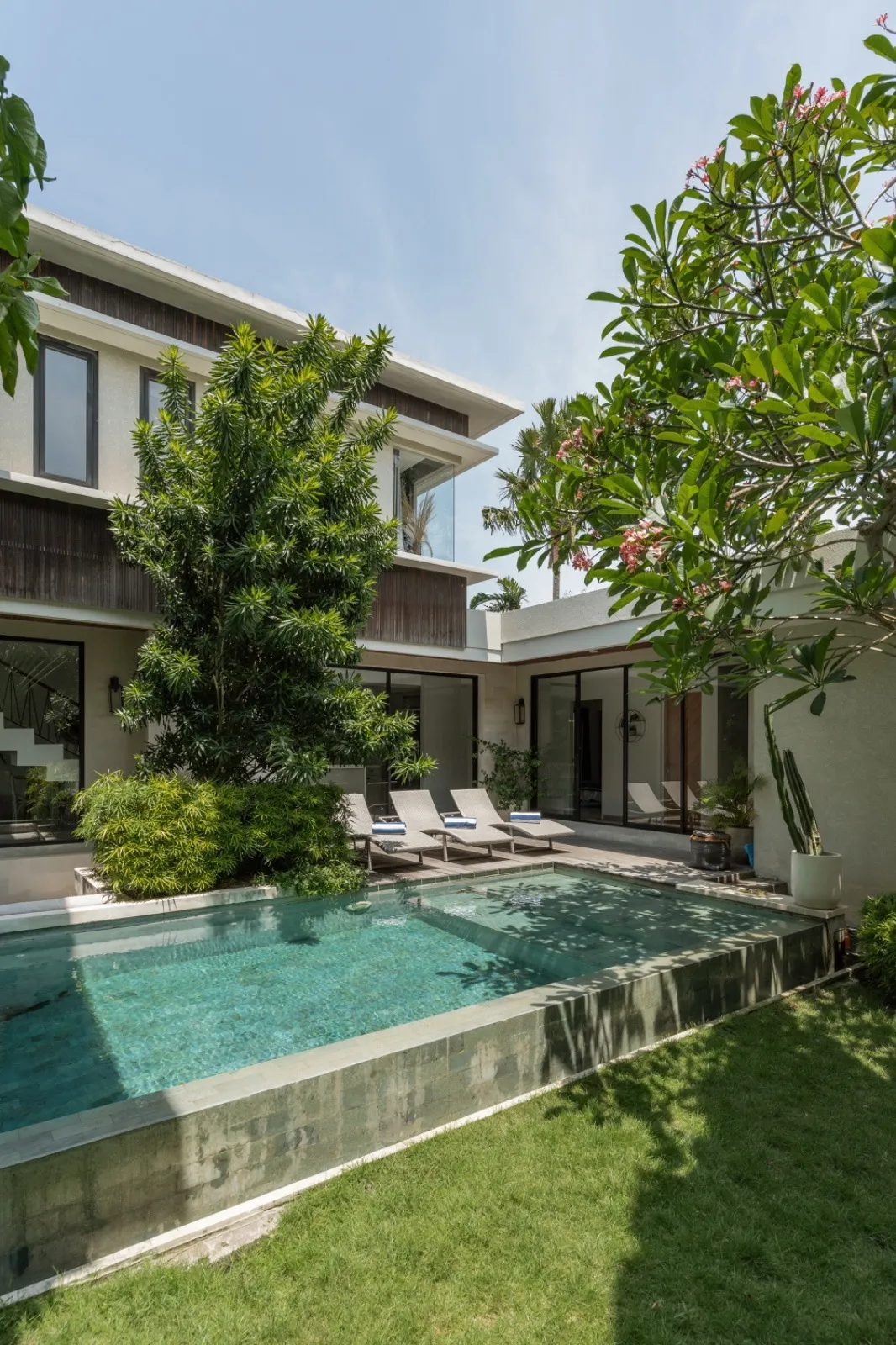Villa For Rent 4 Bed In Berawa Tibubeneng Bali EK-3828