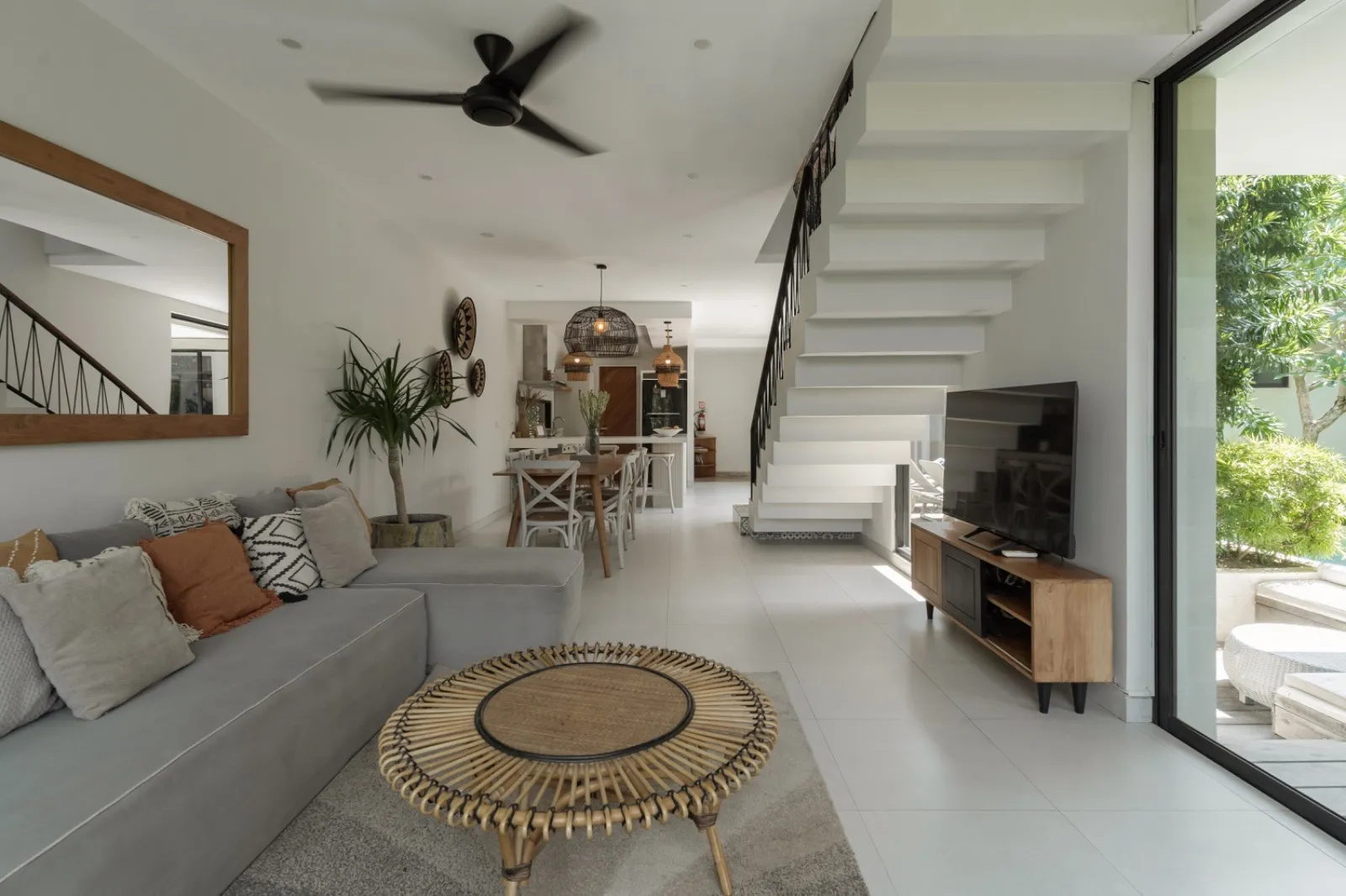 Villa For Rent 4 Bed In Berawa Tibubeneng Bali EK-3828 — image 2