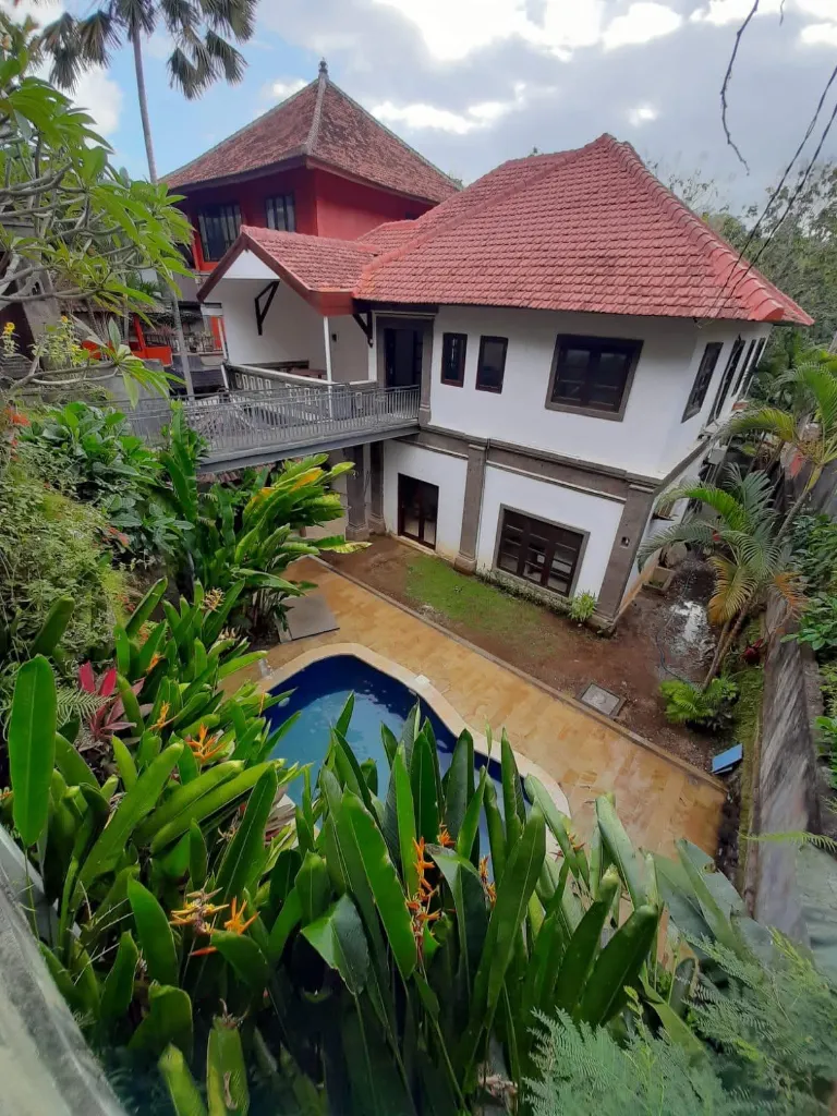 6 Bedroom Villa in Ungasan IDR 2975000000