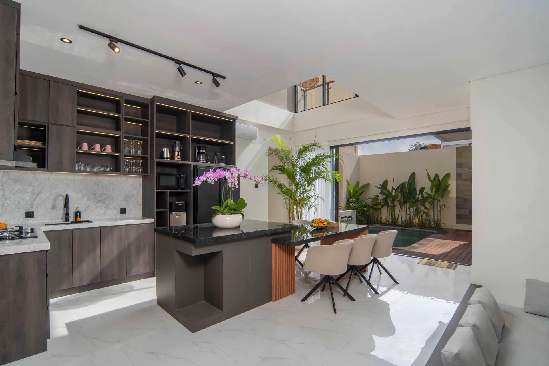 Central Canggu-New 3 Bedroom Modern Villa — image 3