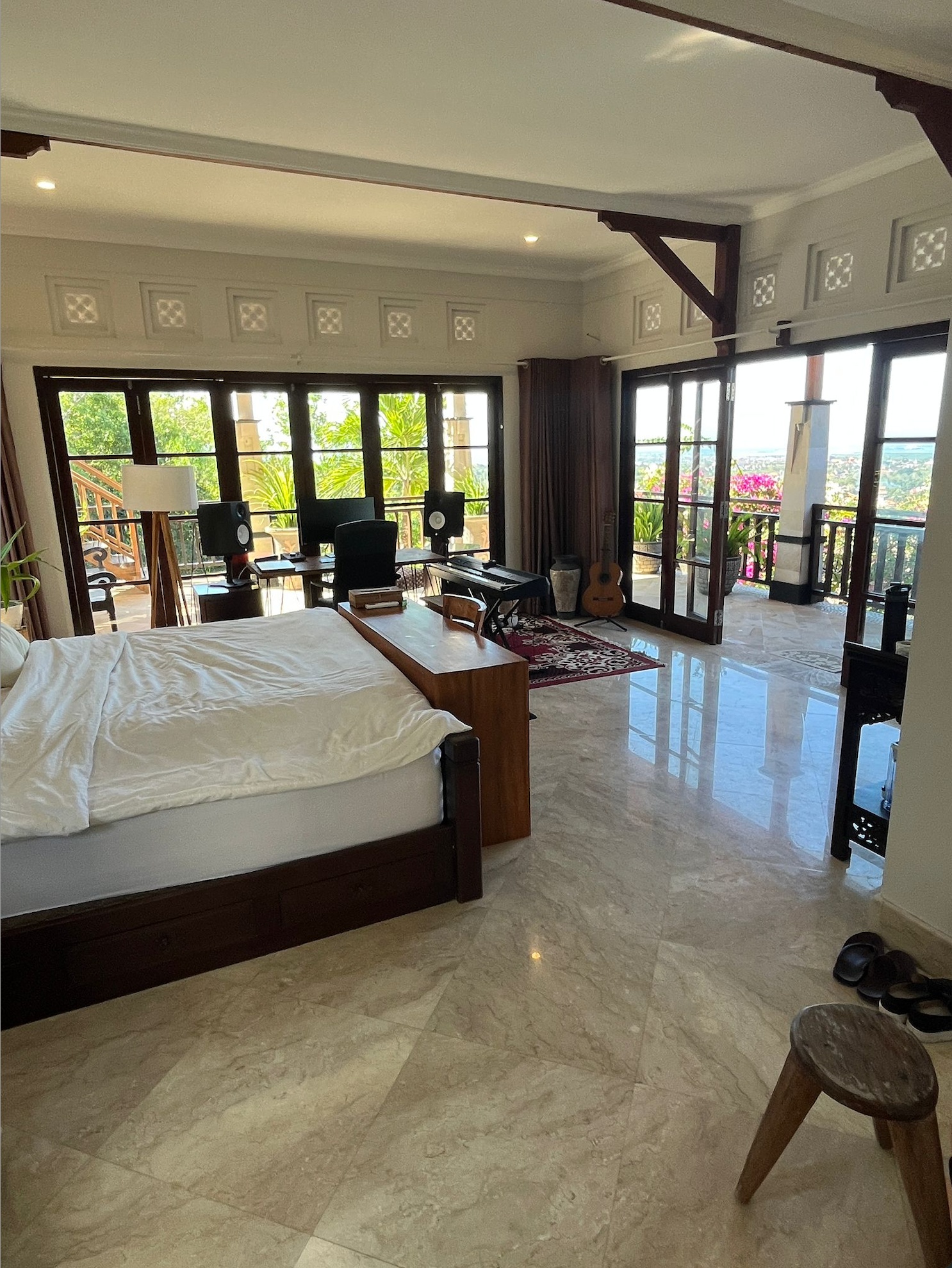 Quiet & Spacious shared villa — image 2