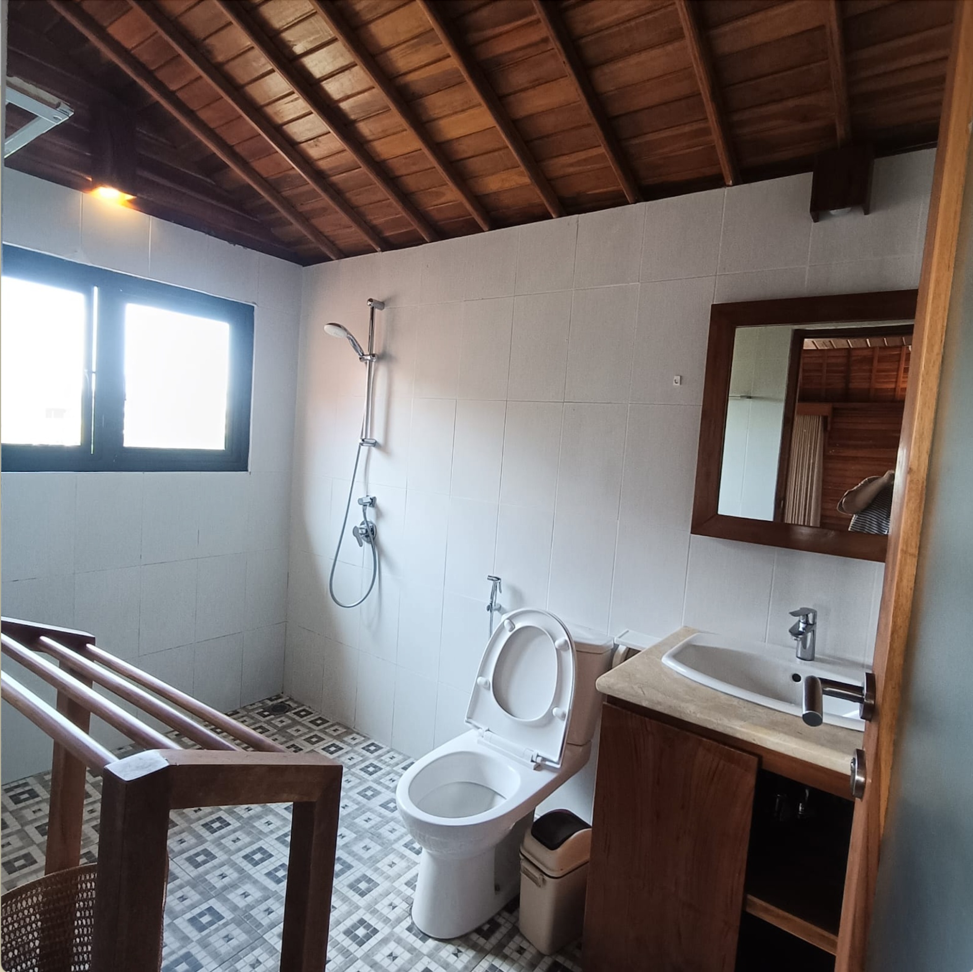 Quiet & Spacious shared villa — image 2