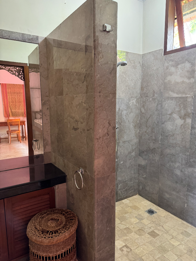 Quiet & Spacious shared villa — image 3