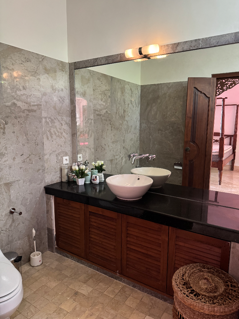 Quiet & Spacious shared villa — image 2