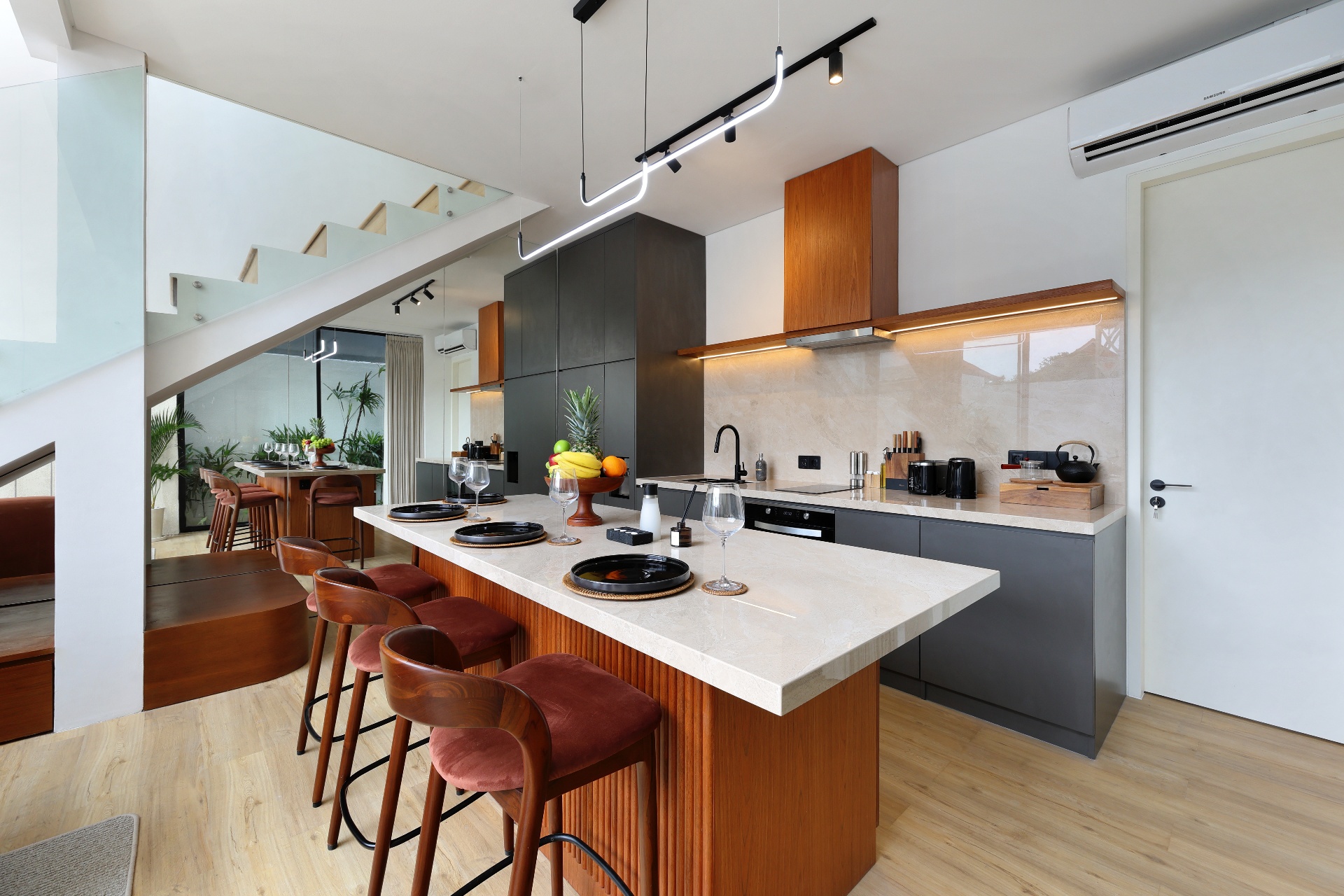Modern NEW 750m to the beach 3BR villa with rooftop — image 2