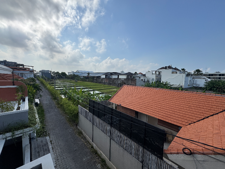 Family Villa 1 Min to CCS International School Berawa Canggu — image 2