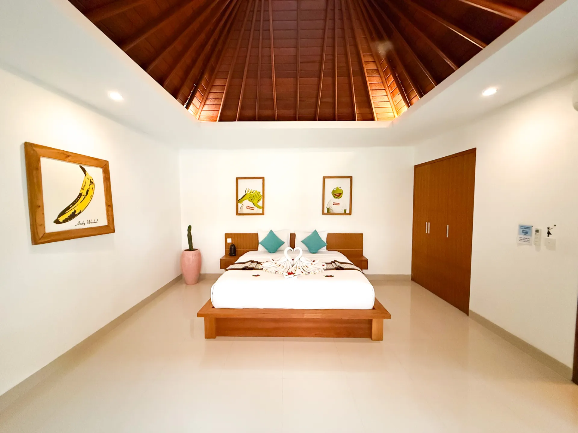 Villa Insta | Big Pool | AC | Parking | Garden & Open living! — image 4