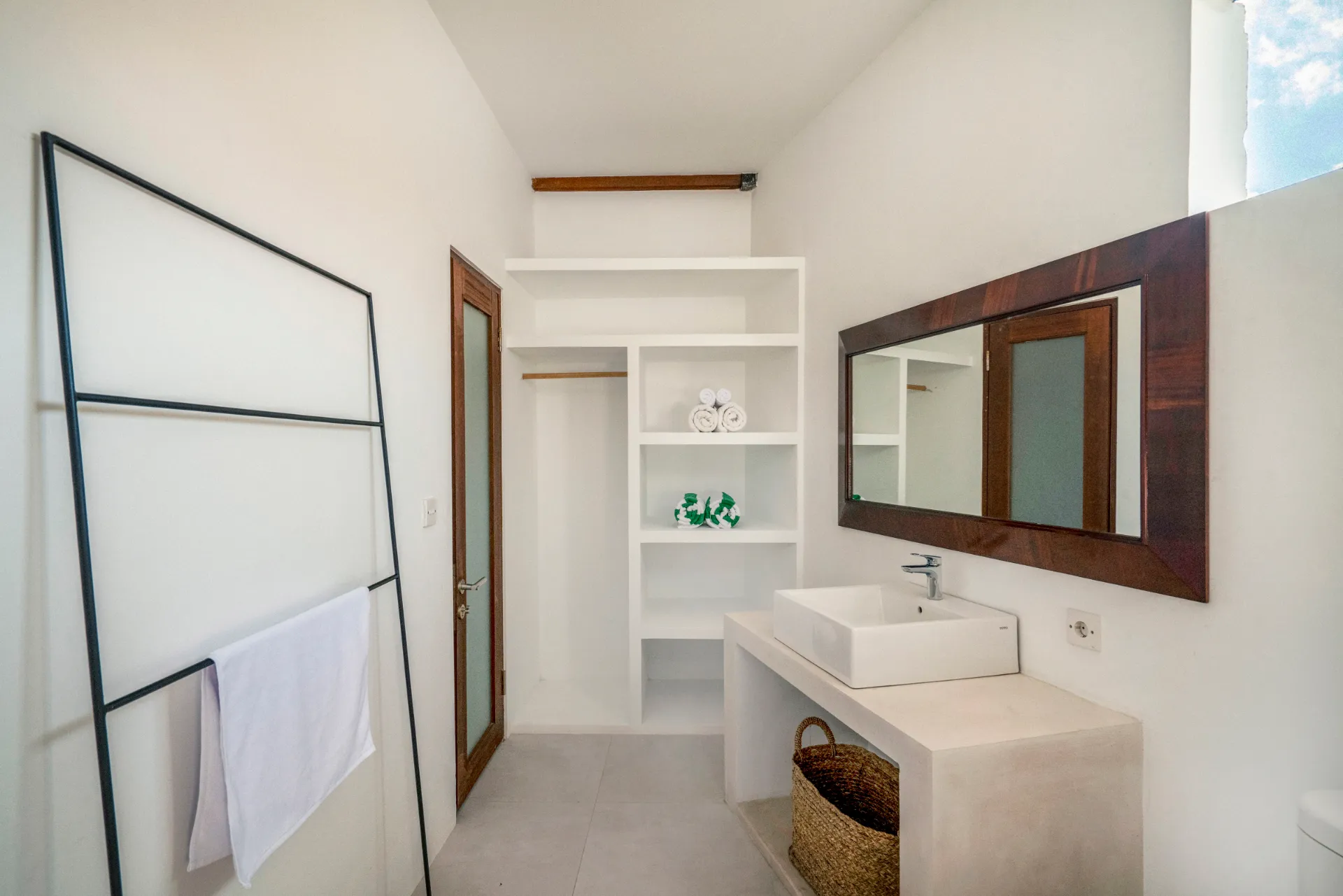 Batu Belig Living - Boutique Escape near the Batu Belig Beach — image 3