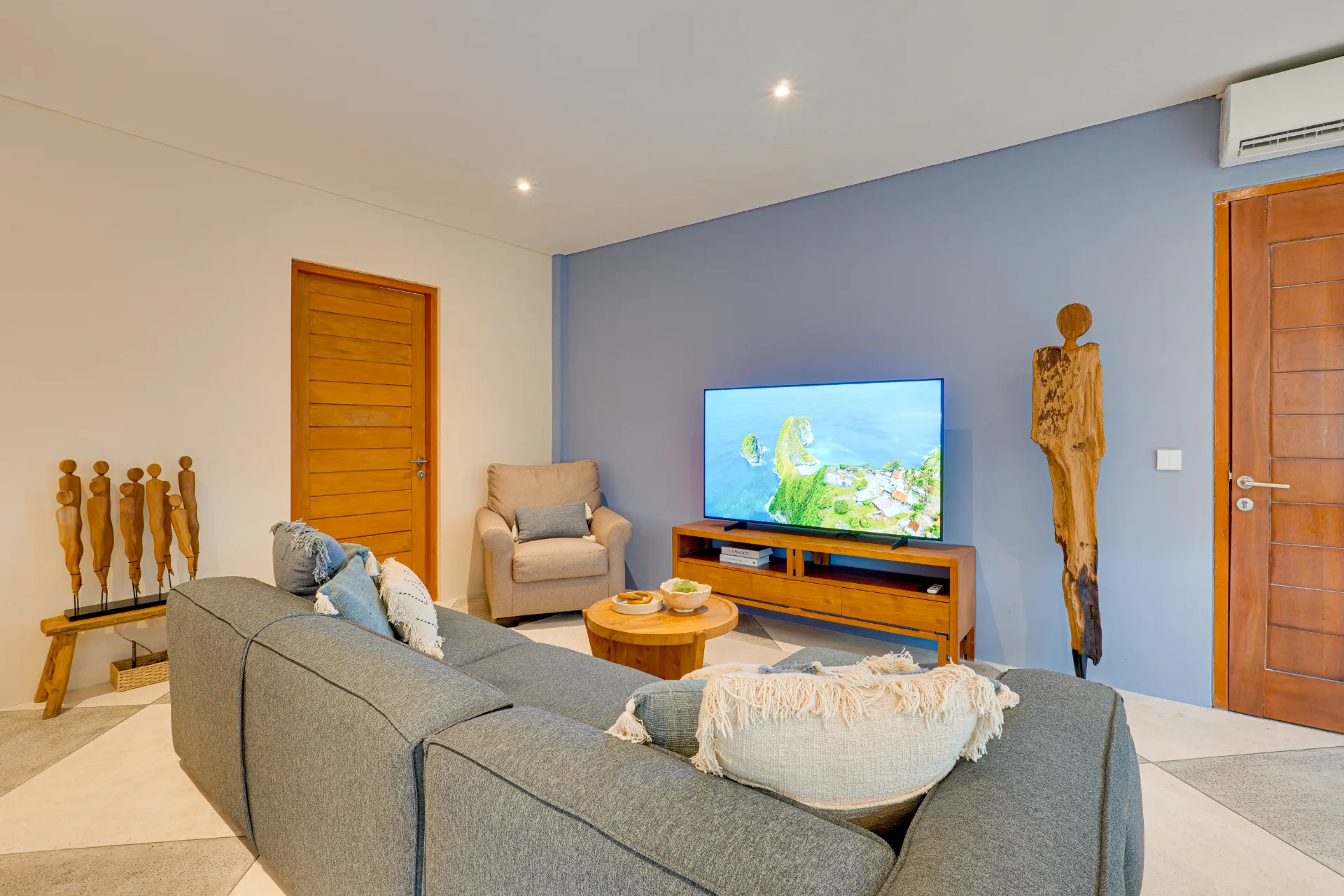Stylish 2BR Canggu Apartment near Berawa Beach — image 1