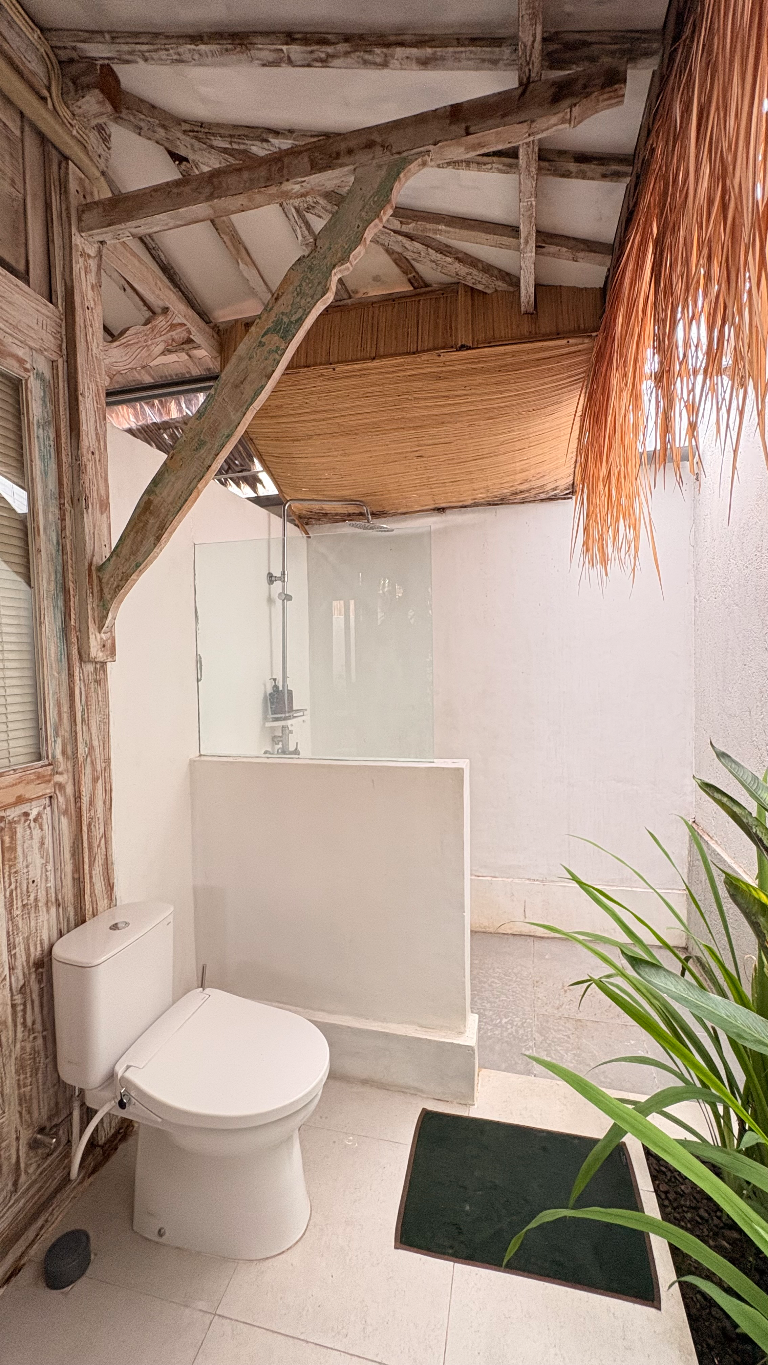 1BR Wooden Villa in Pererenan — image 1