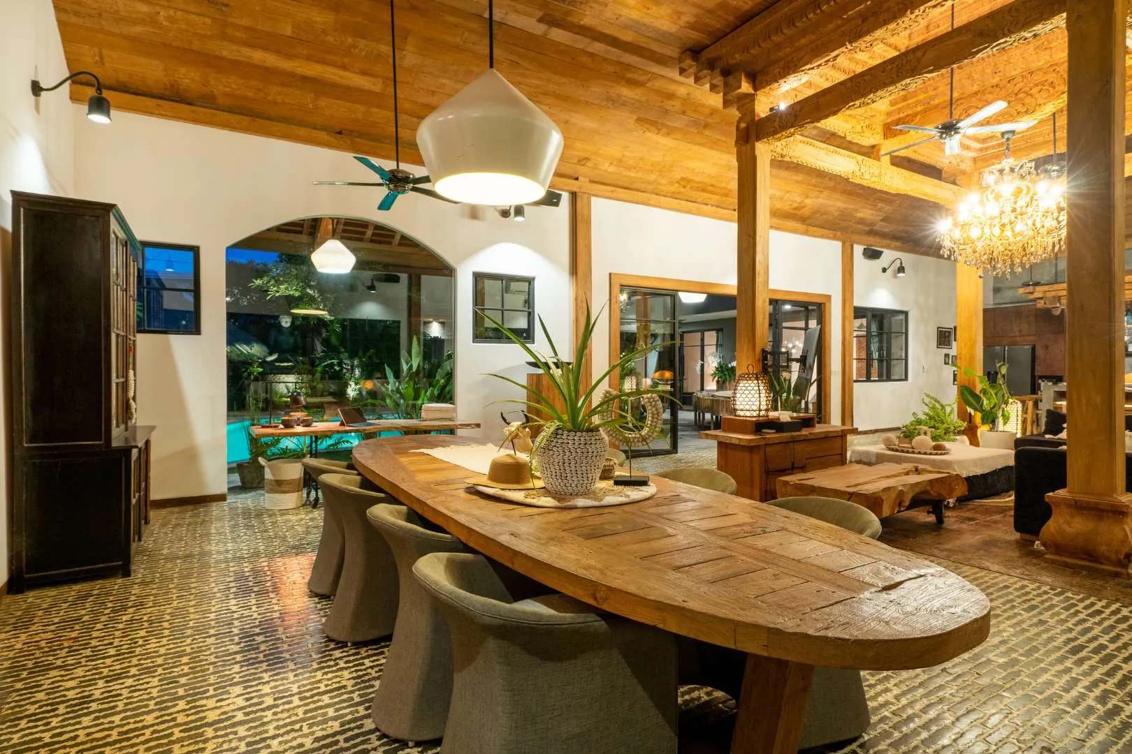5BR Luxury Tropical Villa in Berawa — image 4